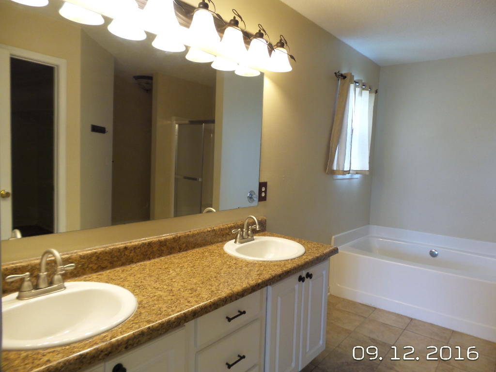 COUNTRYVIEW ESTATES 10TH ADDN - Residential Lease