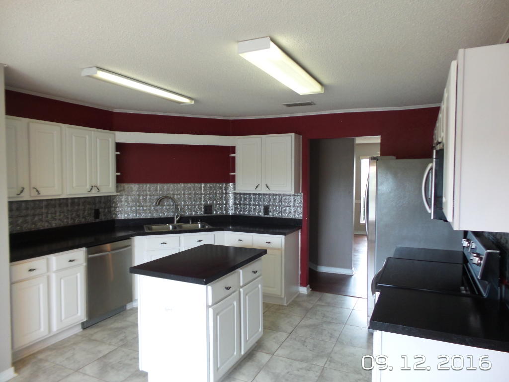 COUNTRYVIEW ESTATES 10TH ADDN - Residential Lease