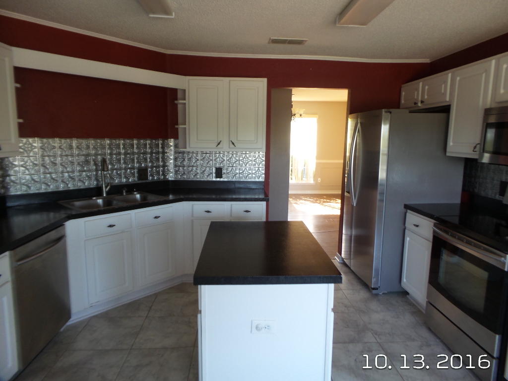 COUNTRYVIEW ESTATES 10TH ADDN - Residential Lease