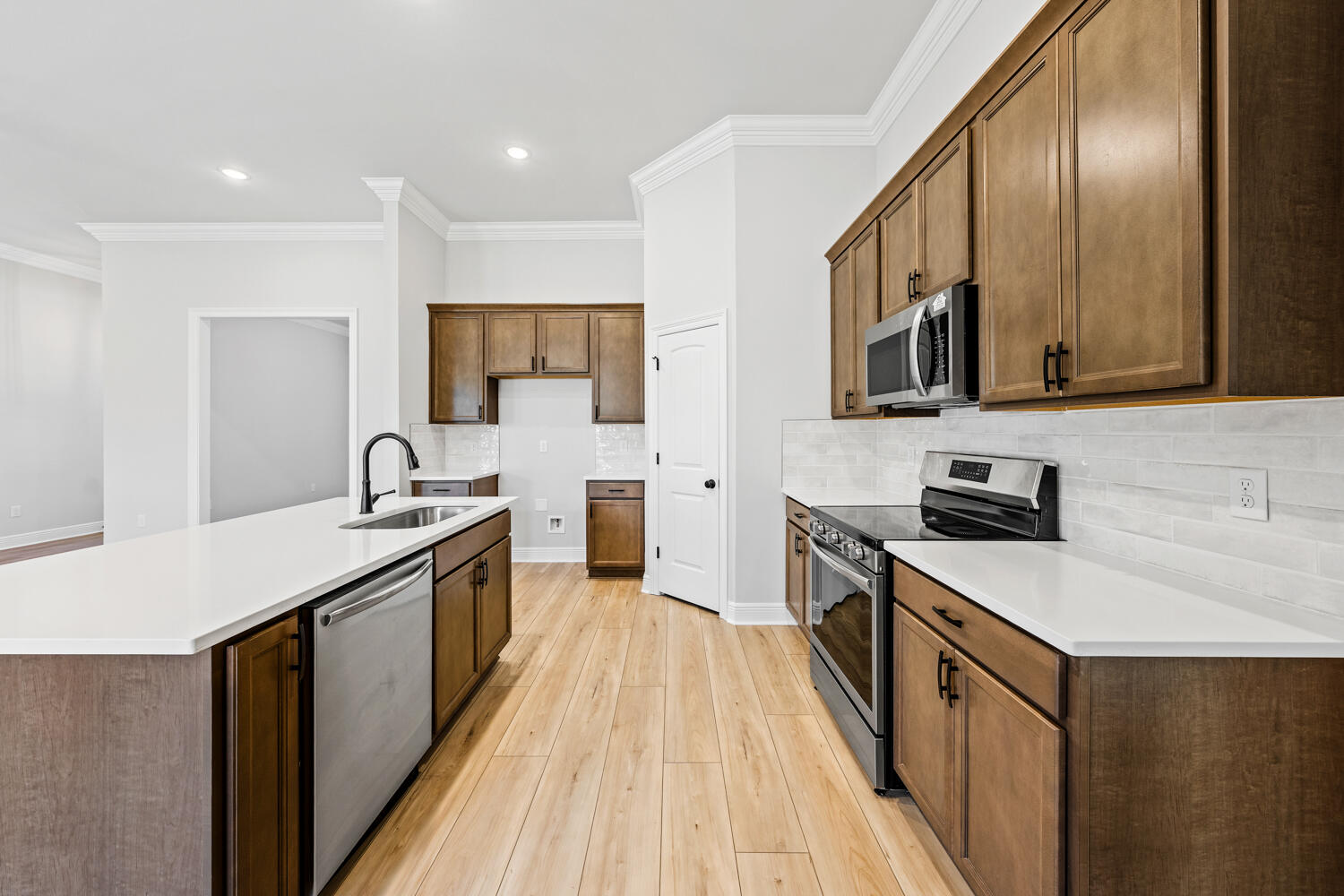 YOUNG OAKS - Residential