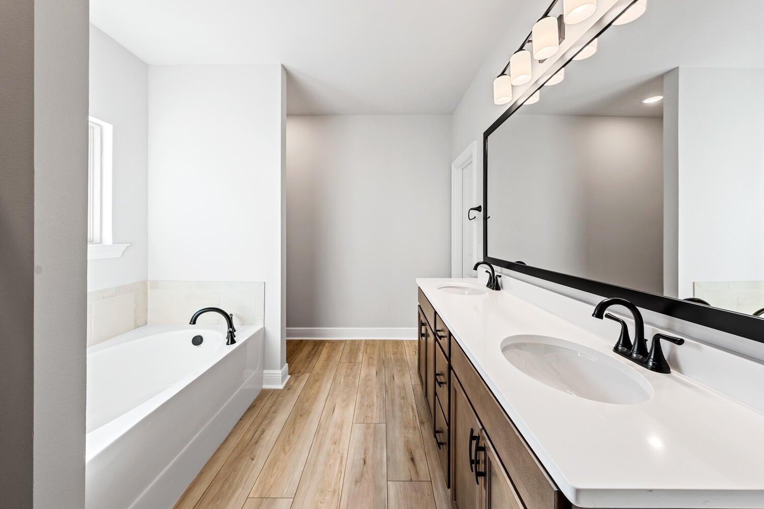 YOUNG OAKS - Residential