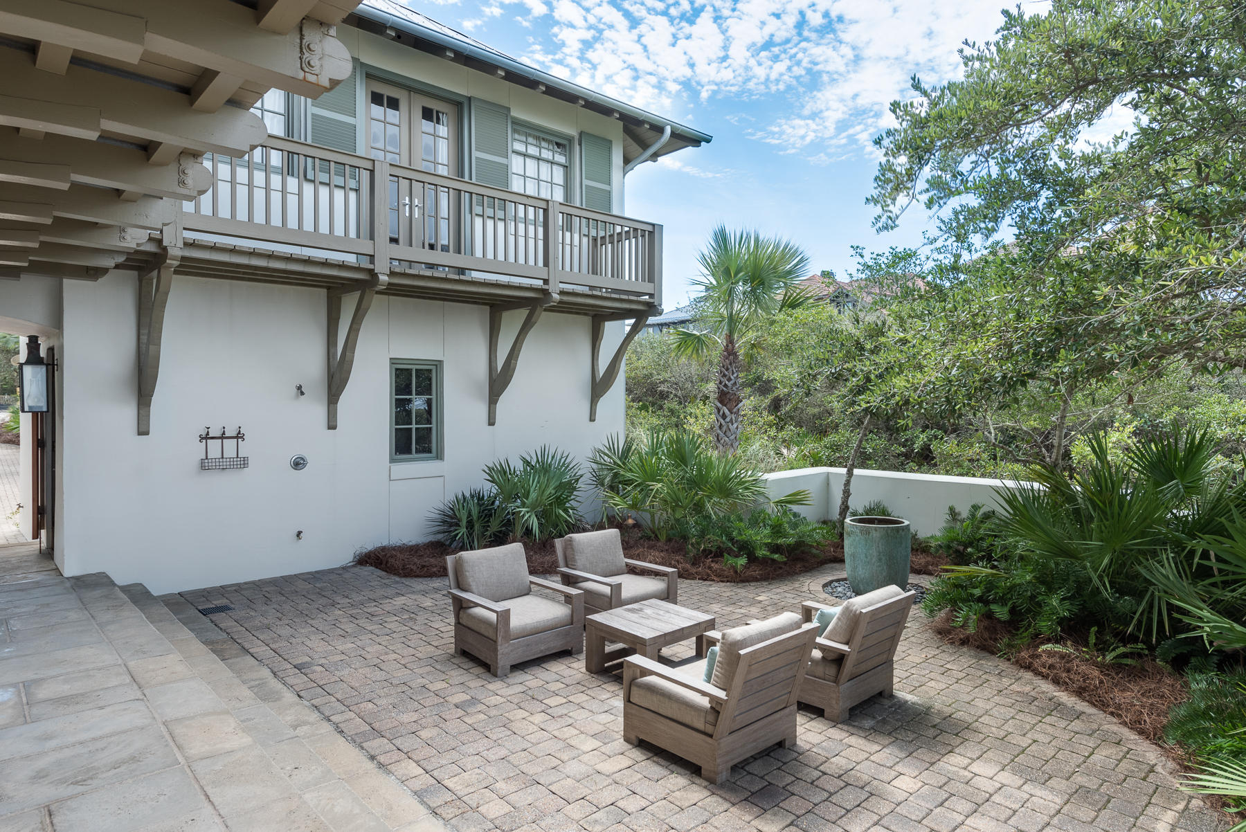 RETREAT THE - Residential