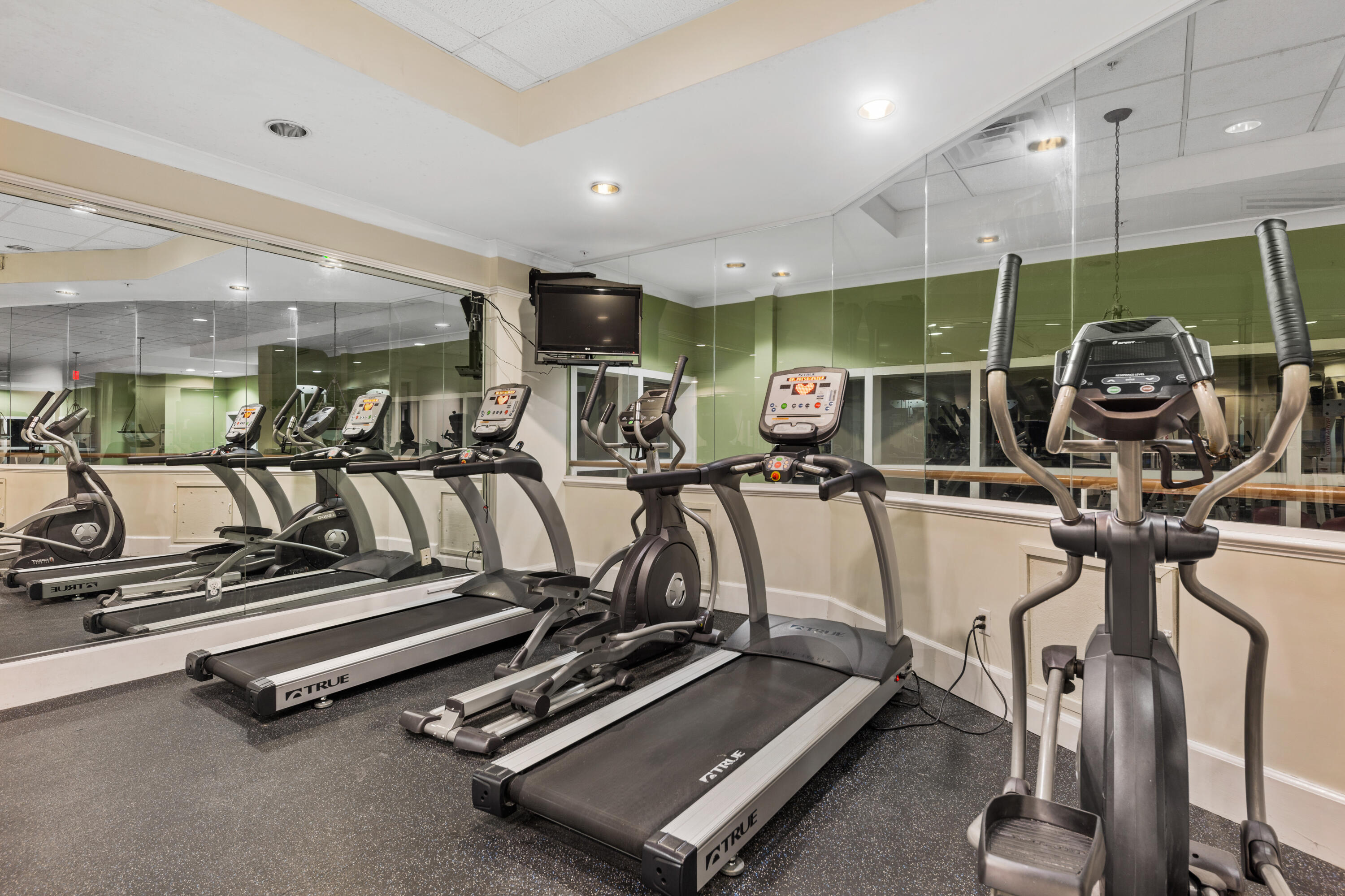 Summerchase Condo

Inn at Crystal Beach - Residential