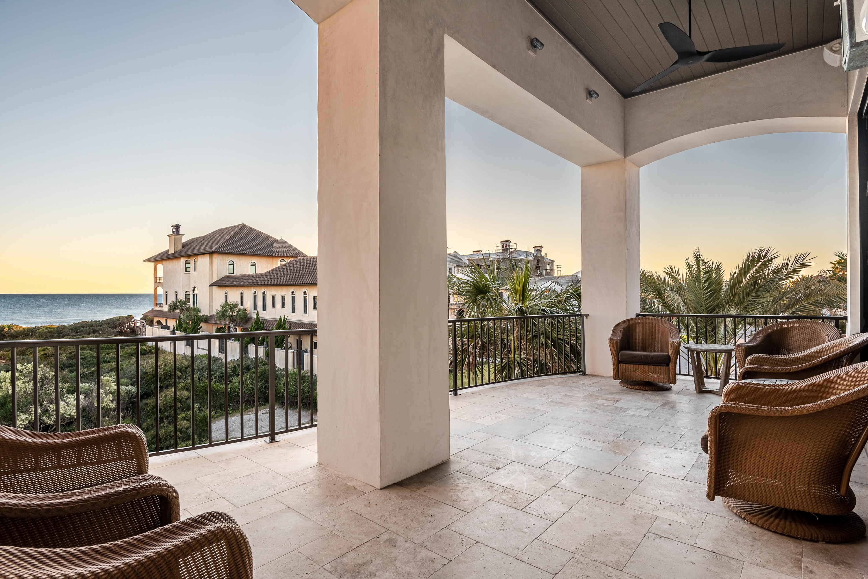 PARADISE BY THE SEA - Residential