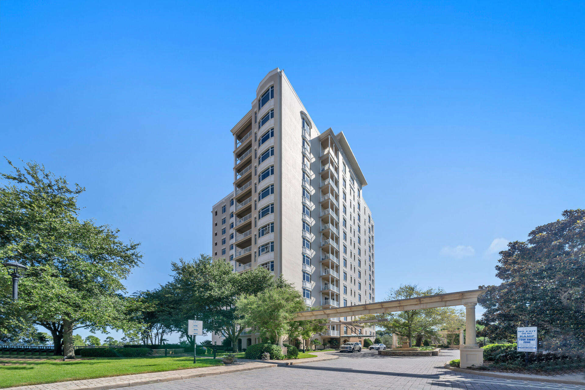 ONE WATER PLACE - Residential
