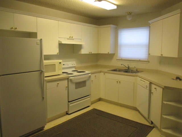 SOUTHWAY ESTATES - Residential Lease