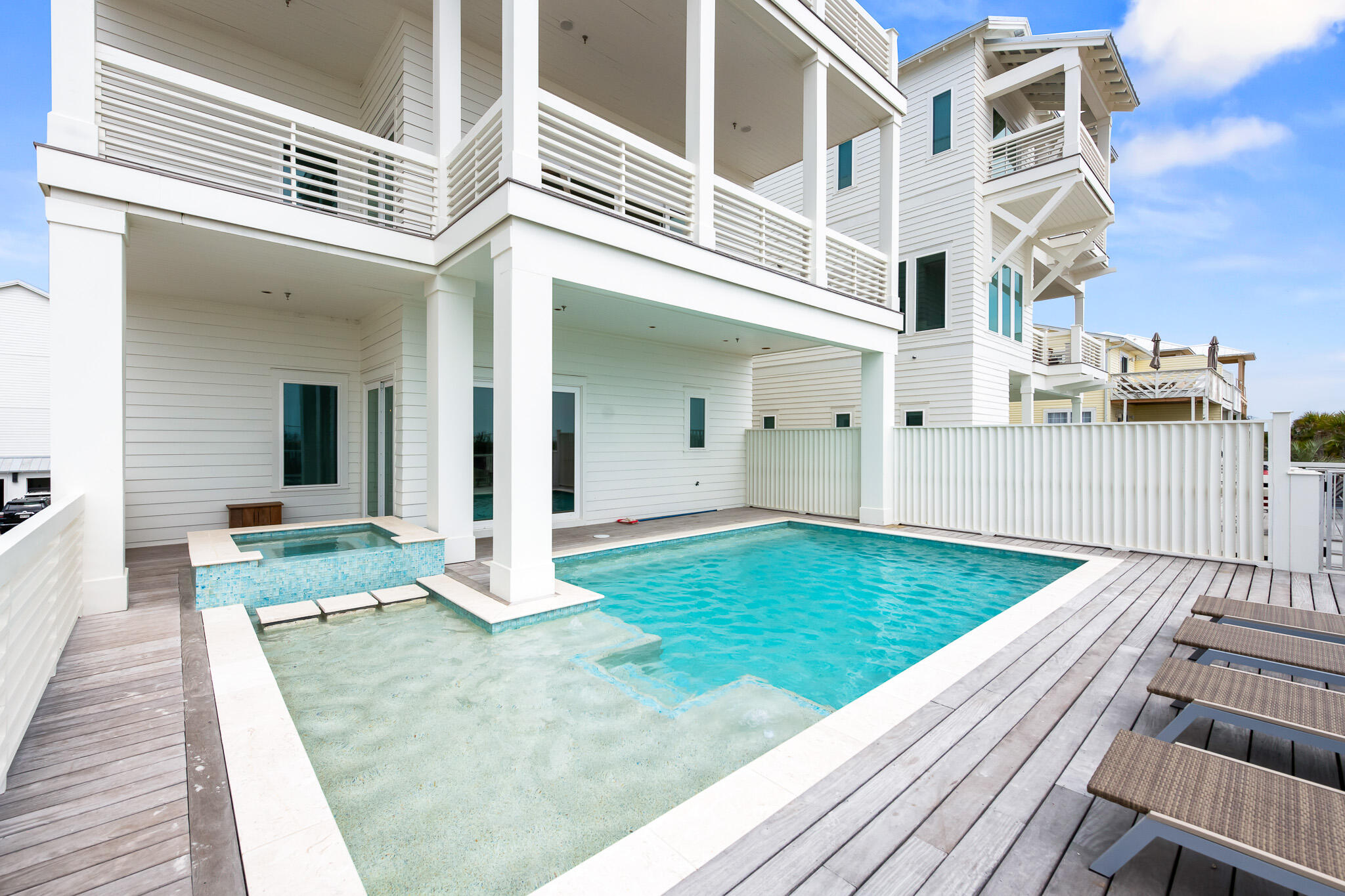 PALM COURT - Residential