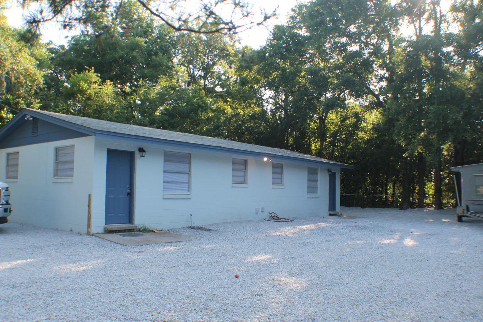 Location Location Location! This one bed, one bath is just a few blocks away from the bay and downtown Niceville. Enjoy a quick drive to the beaches and the bases. No pets. Call office for showing appointment.