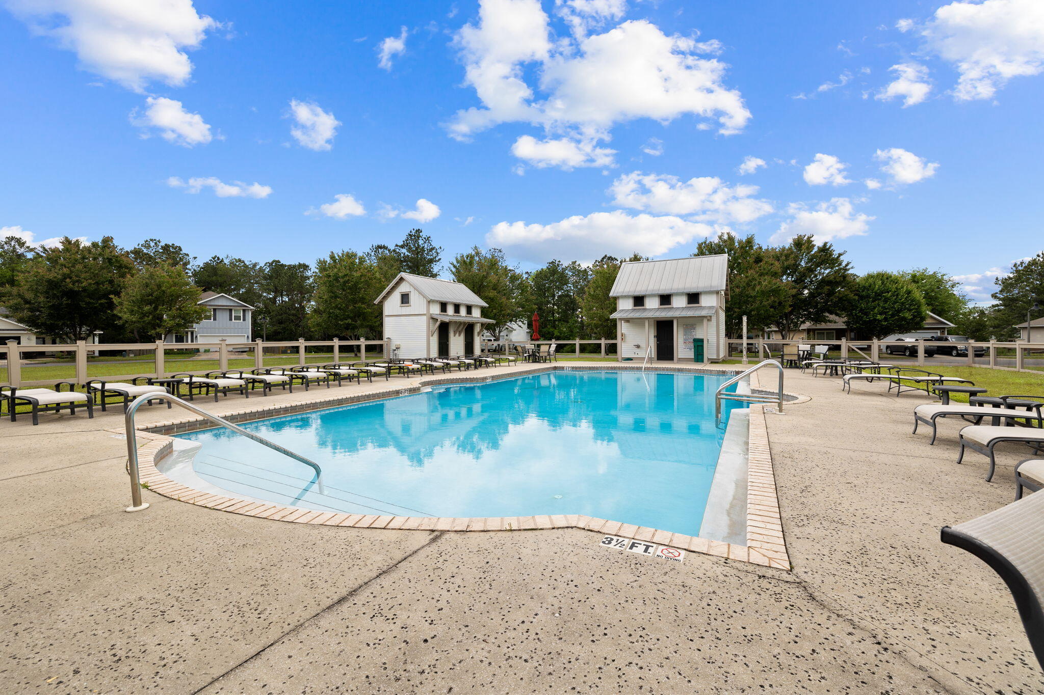 LAGRANGE LANDING - Land