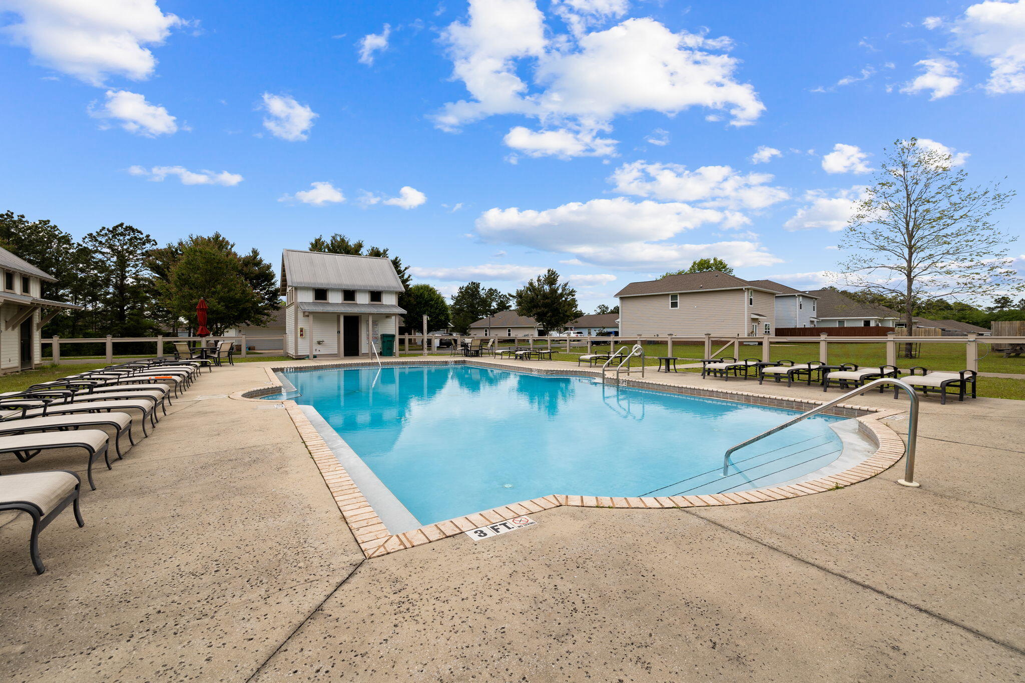 LAGRANGE LANDING - Land
