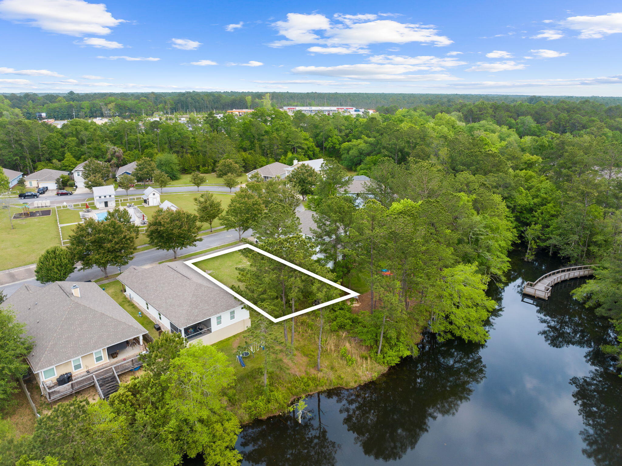 LAGRANGE LANDING - Land