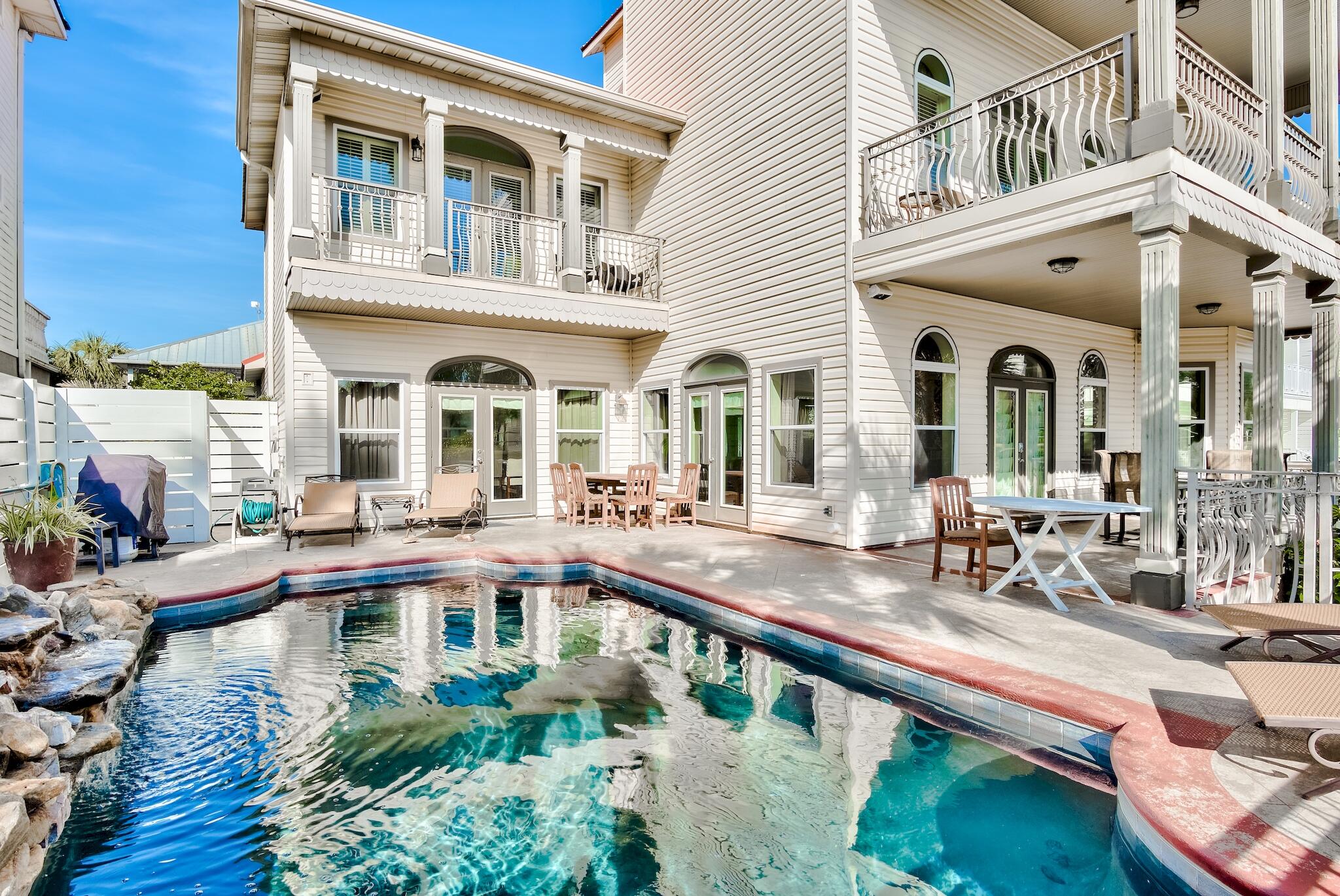 CRYSTAL SHORES - Residential