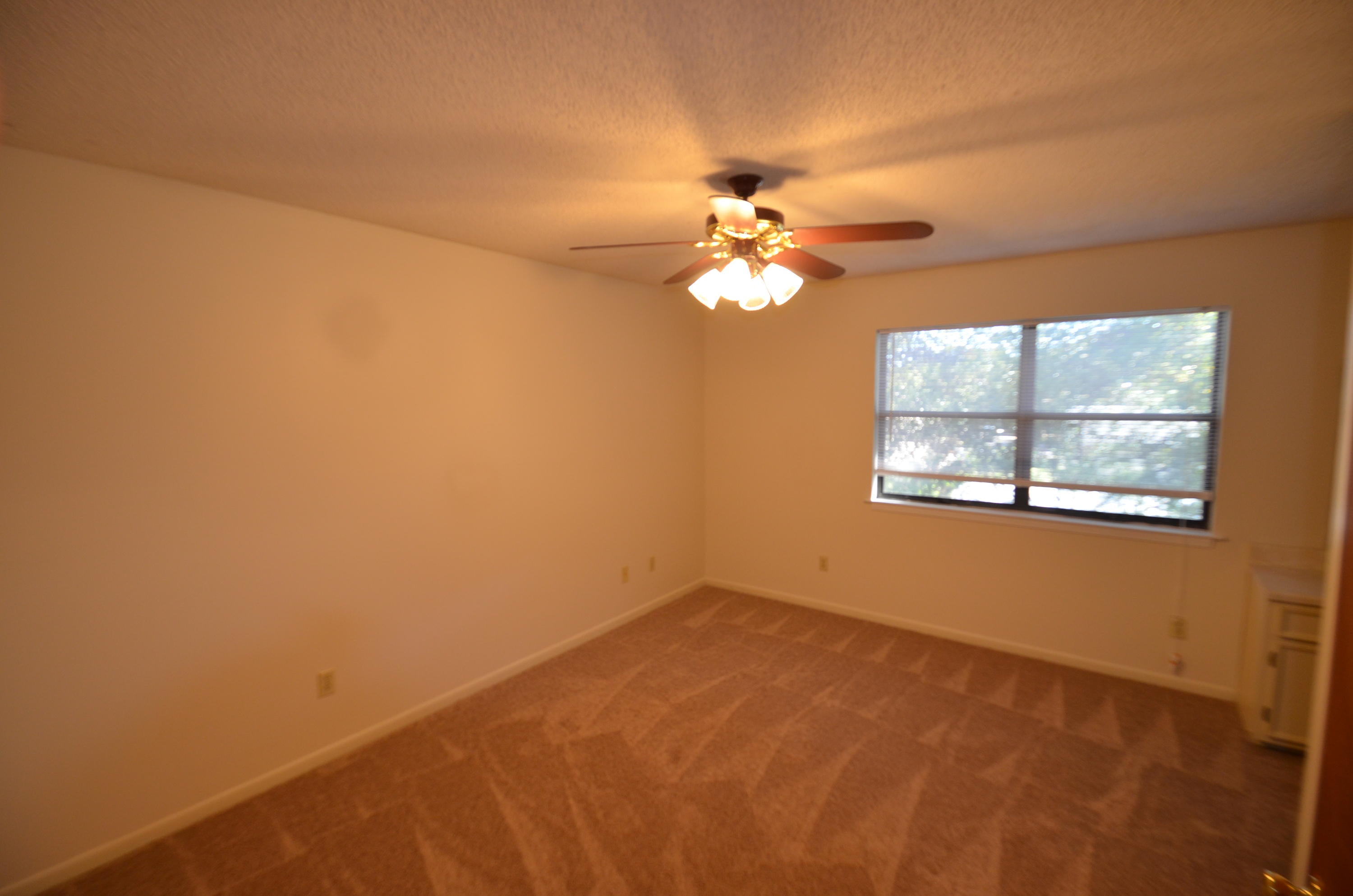 OAK TREE MANOR - Residential Lease