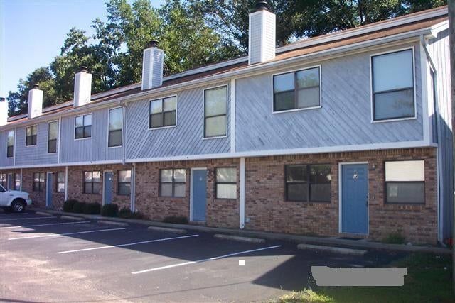 OAK TREE MANOR - Residential Lease
