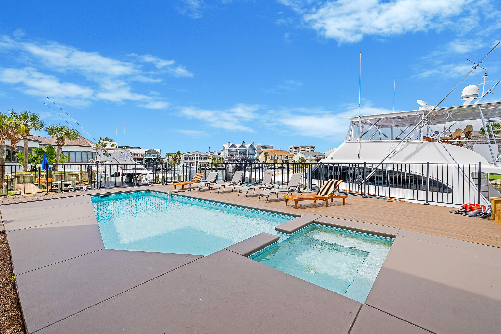 HOLIDAY ISLE - Residential