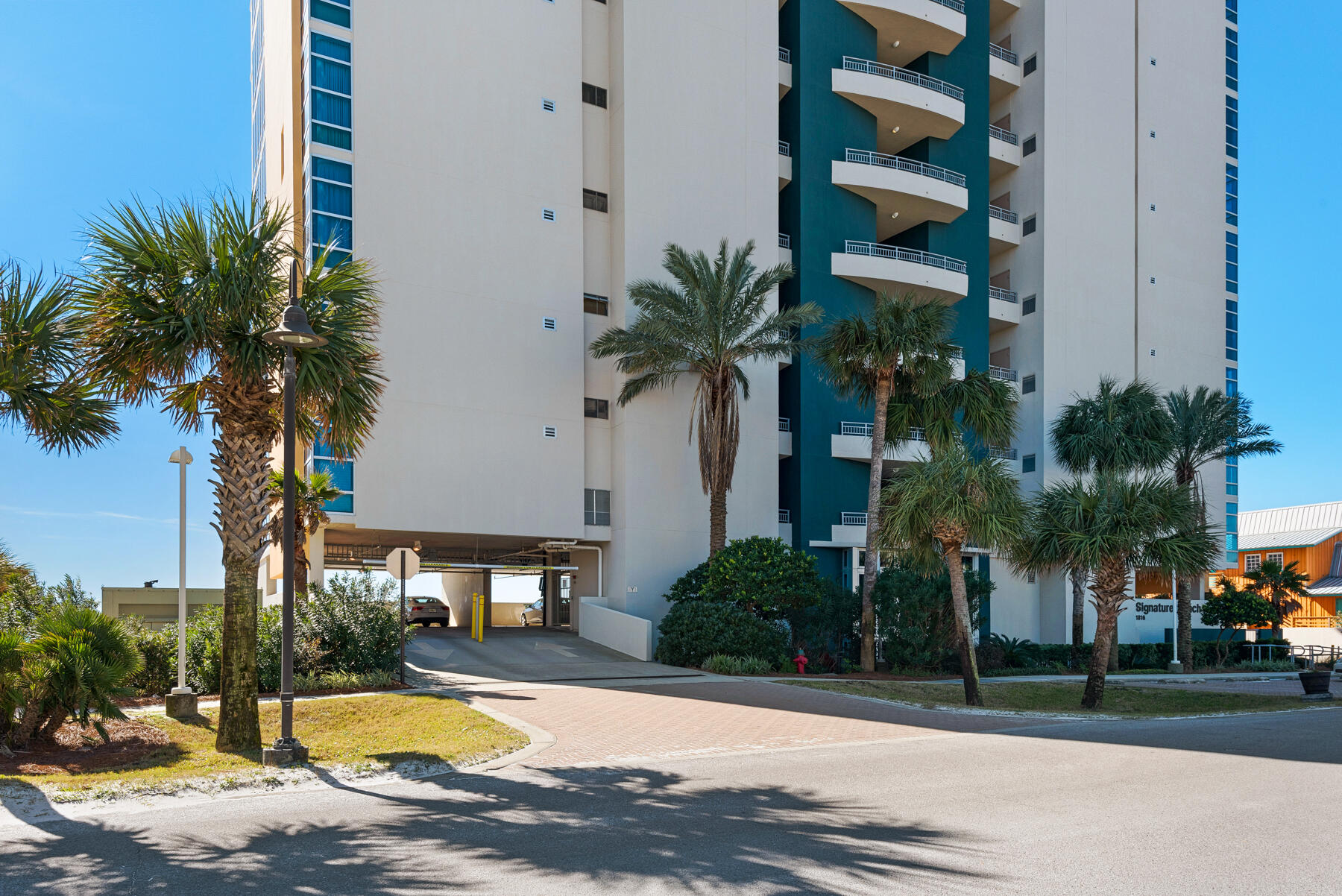 SIGNATURE BEACH - Residential