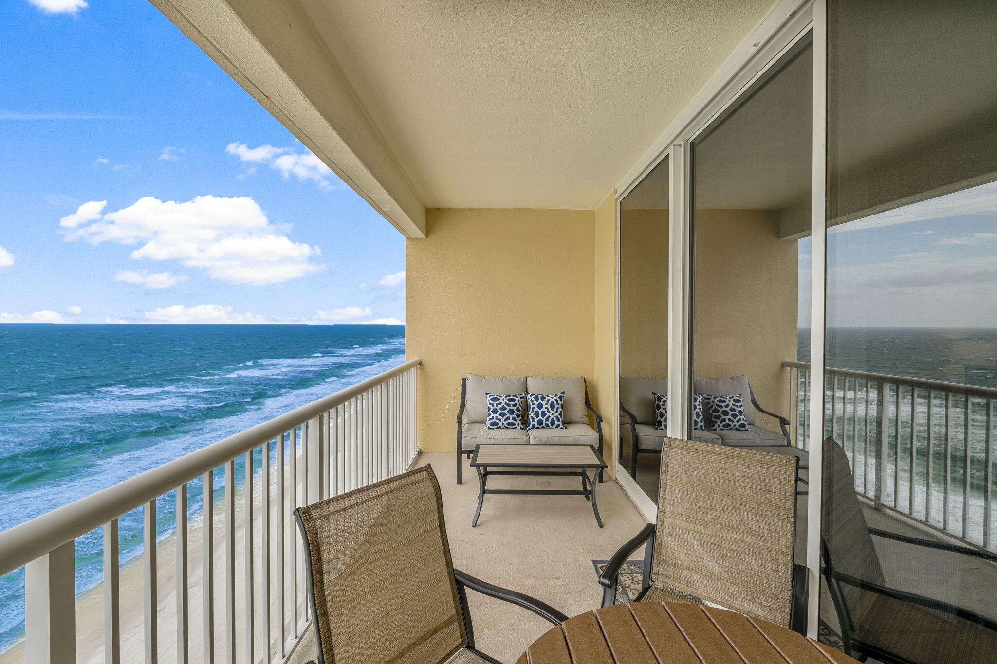 MAJESTIC BEACH TOWERS I - Residential