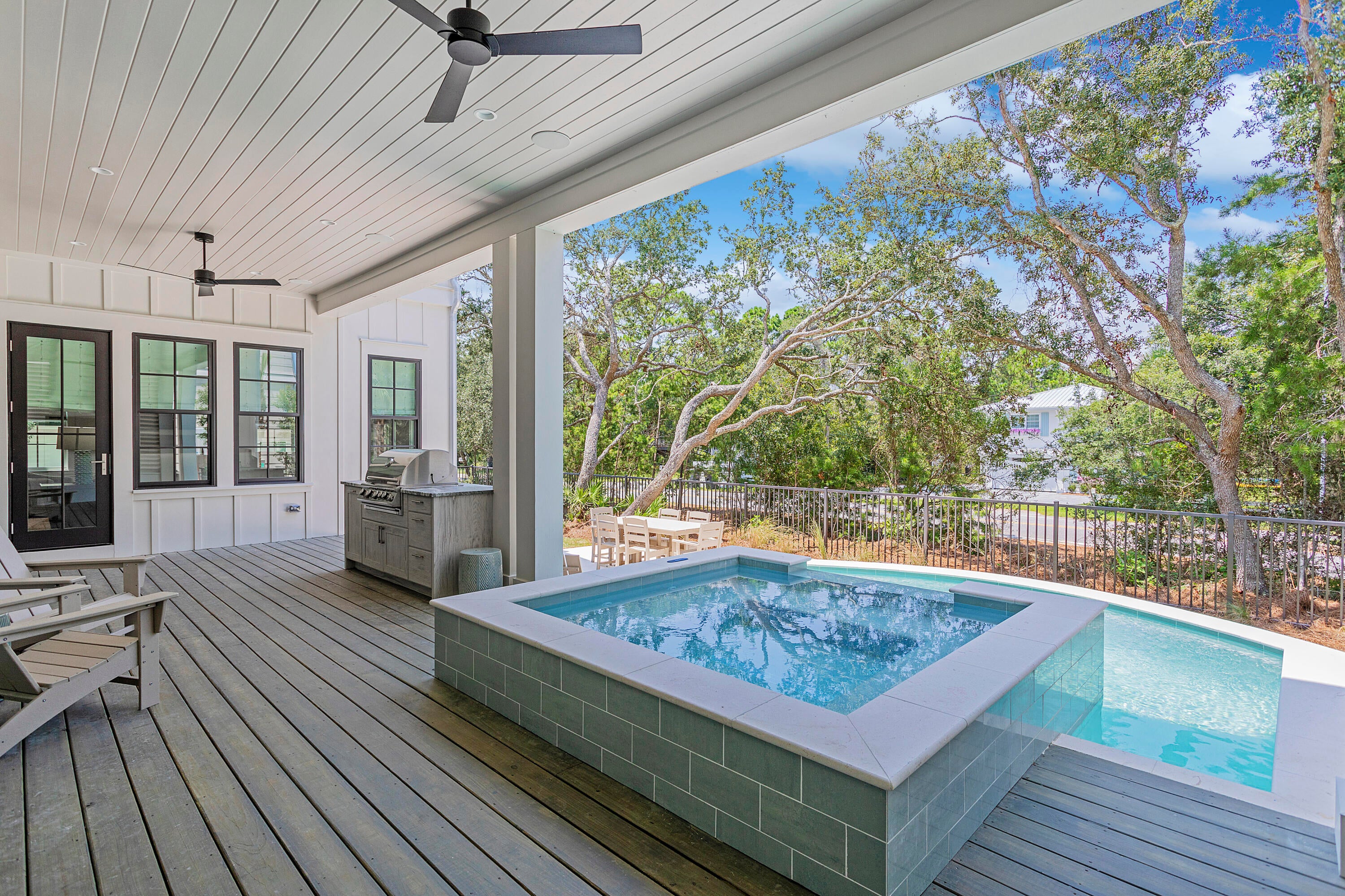 EASTERN LAKES - Residential