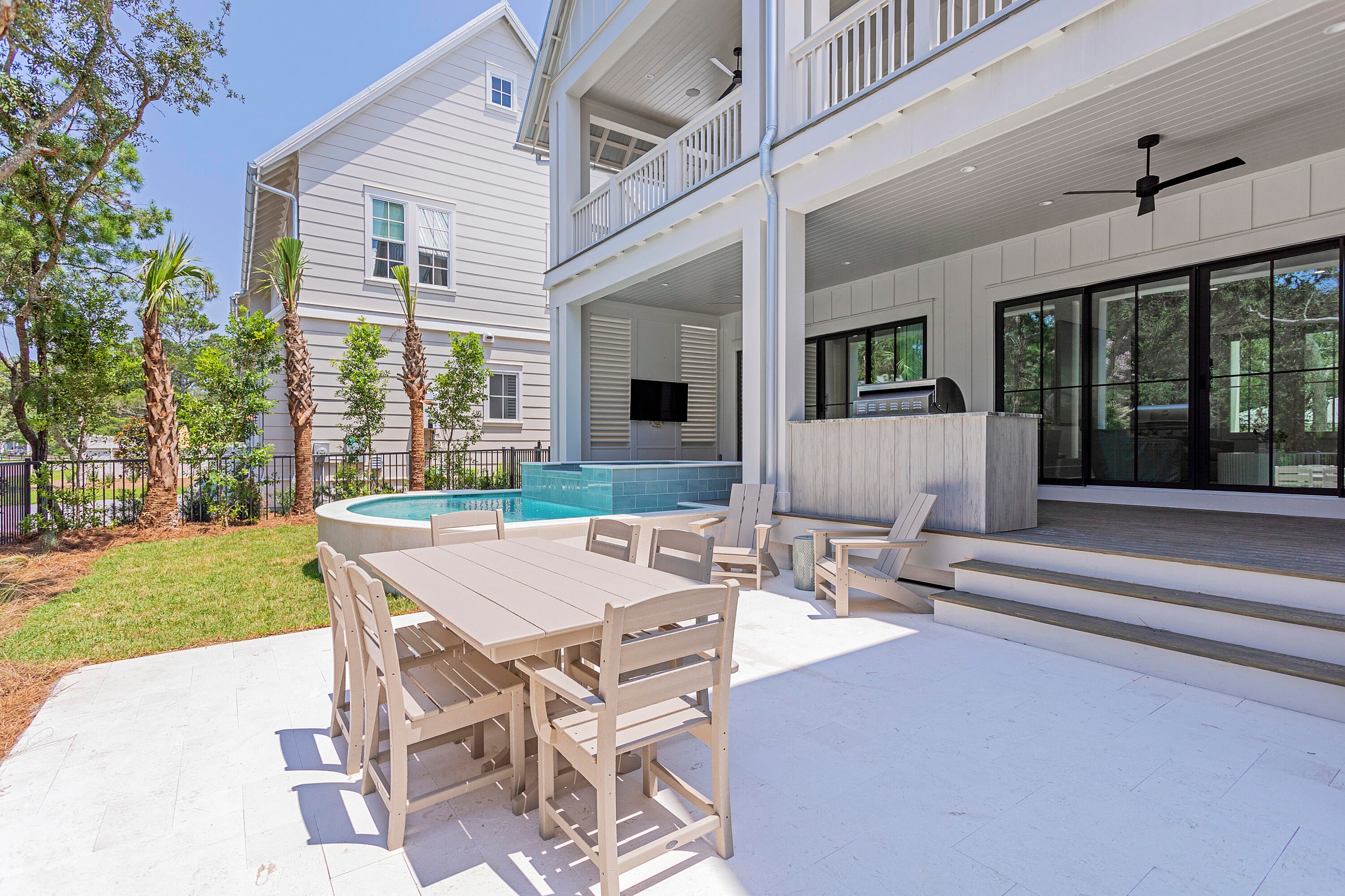 EASTERN LAKES - Residential