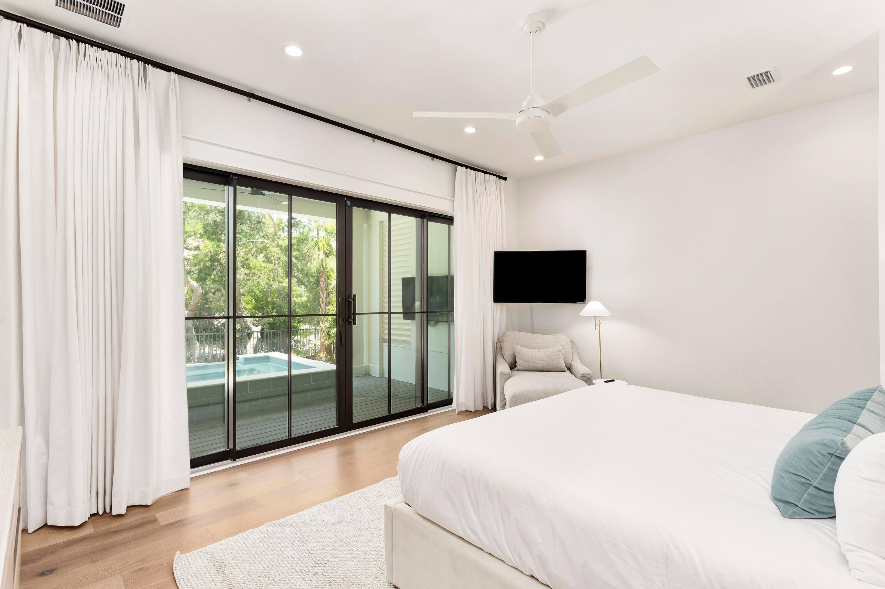 EASTERN LAKES - Residential