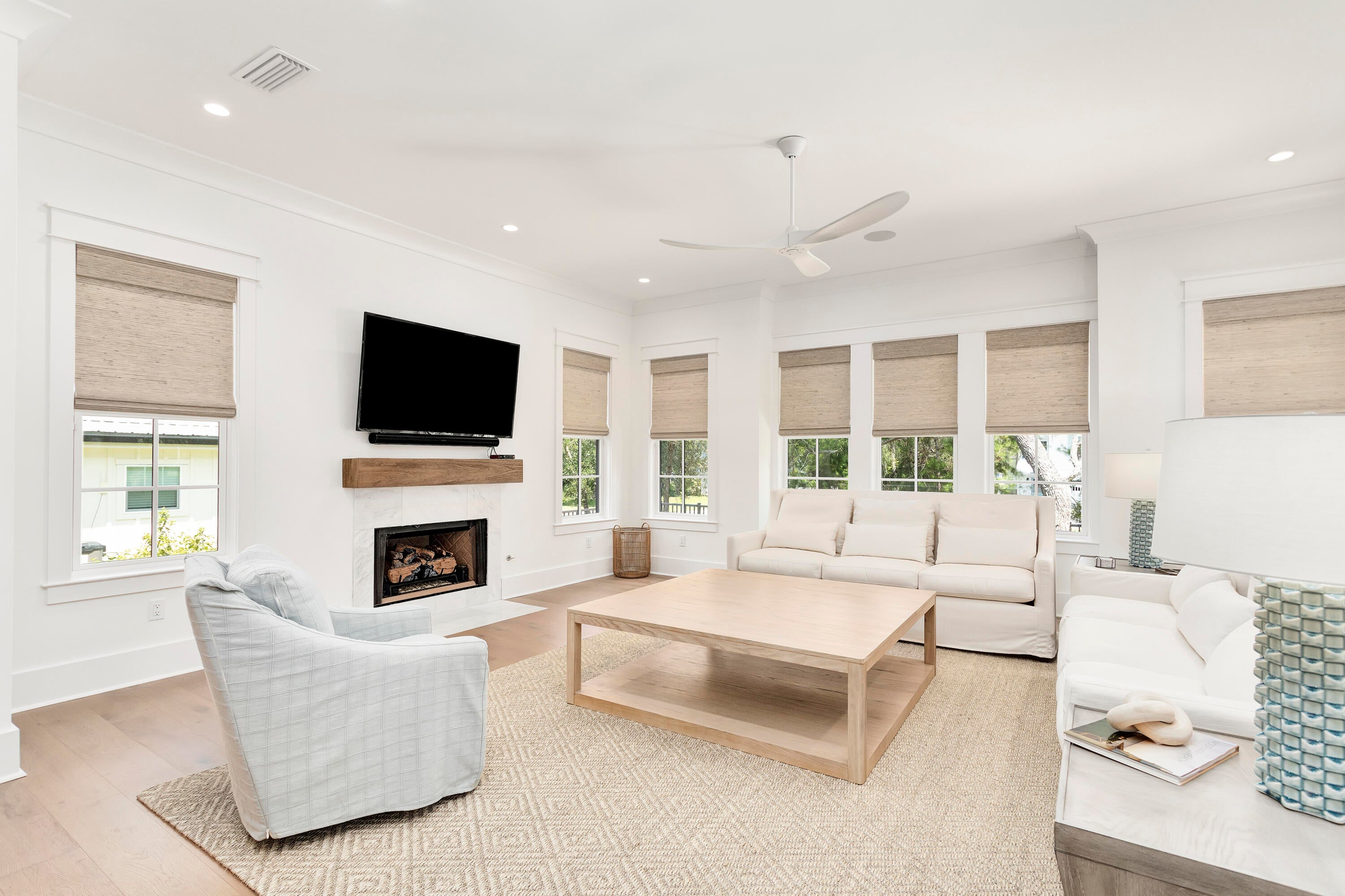 EASTERN LAKES - Residential