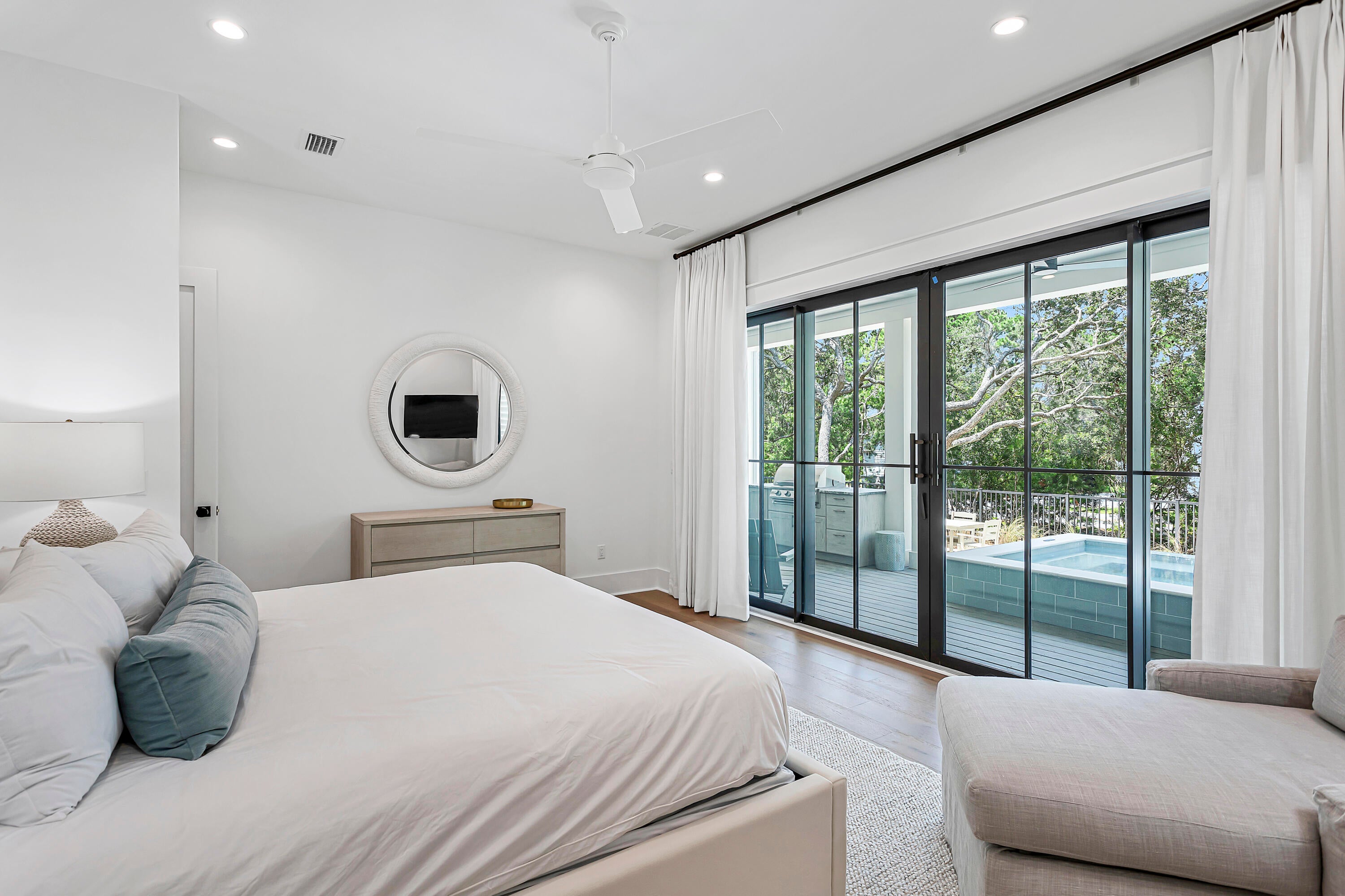 EASTERN LAKES - Residential