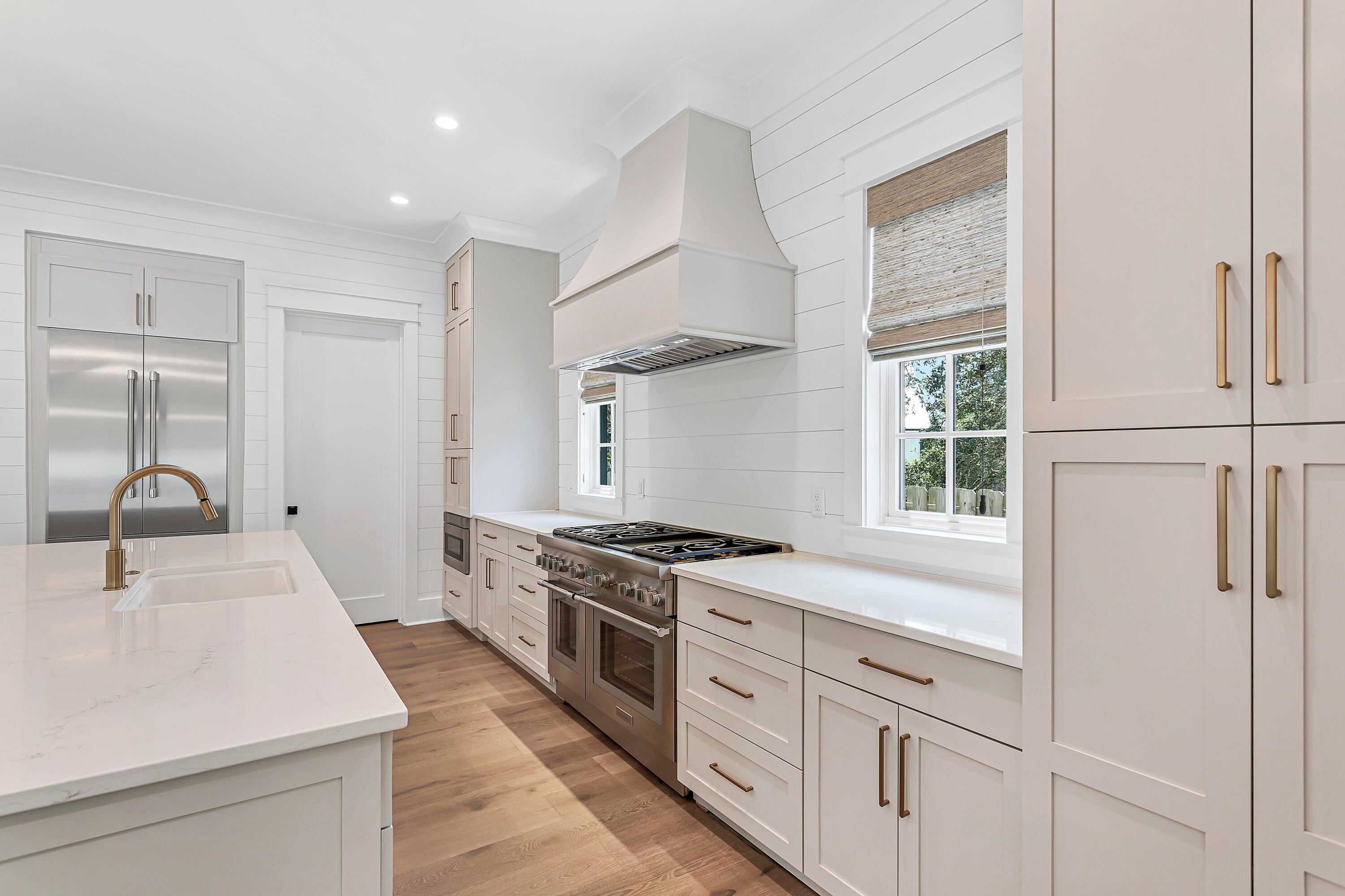 EASTERN LAKES - Residential