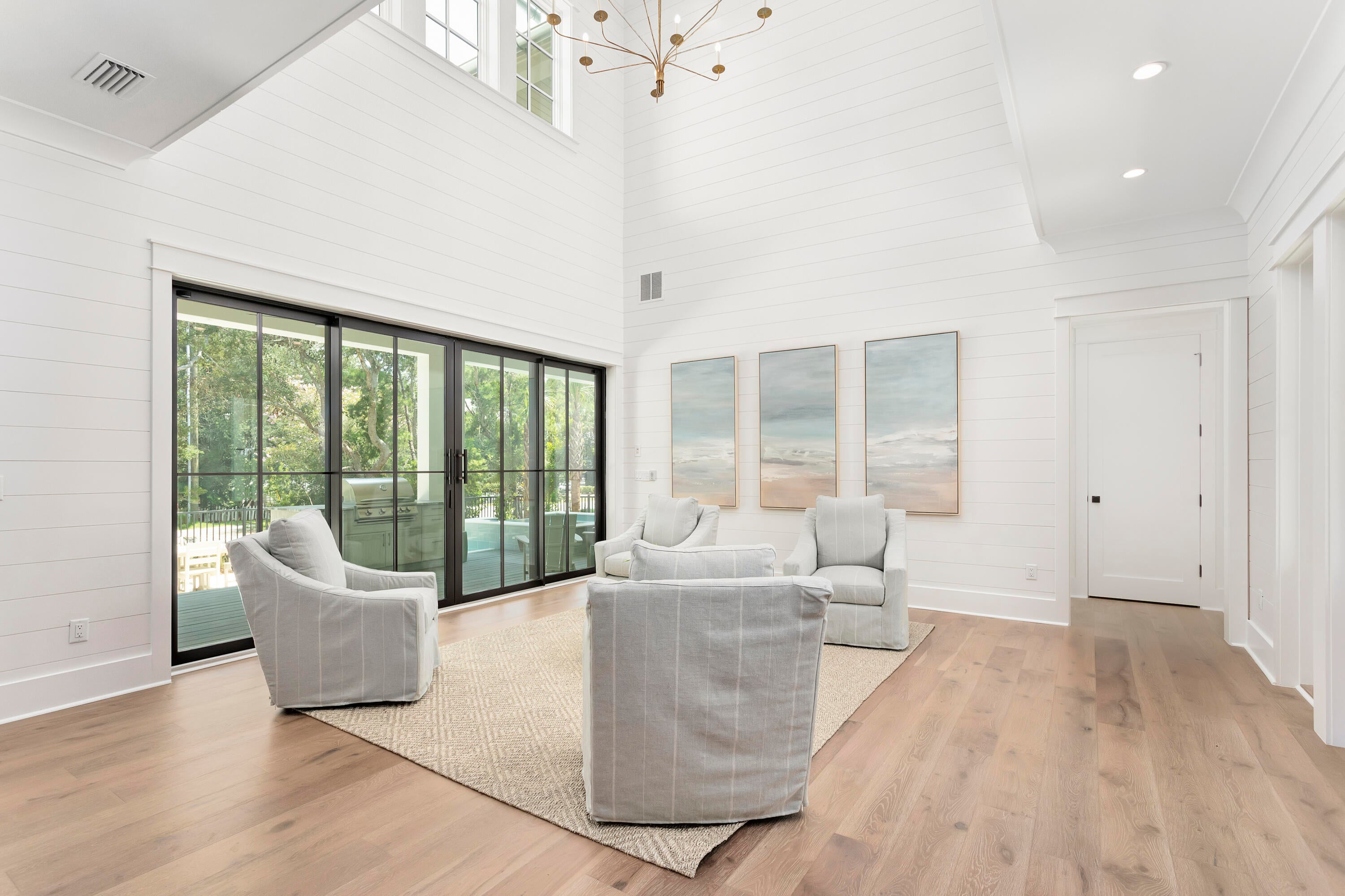 EASTERN LAKES - Residential