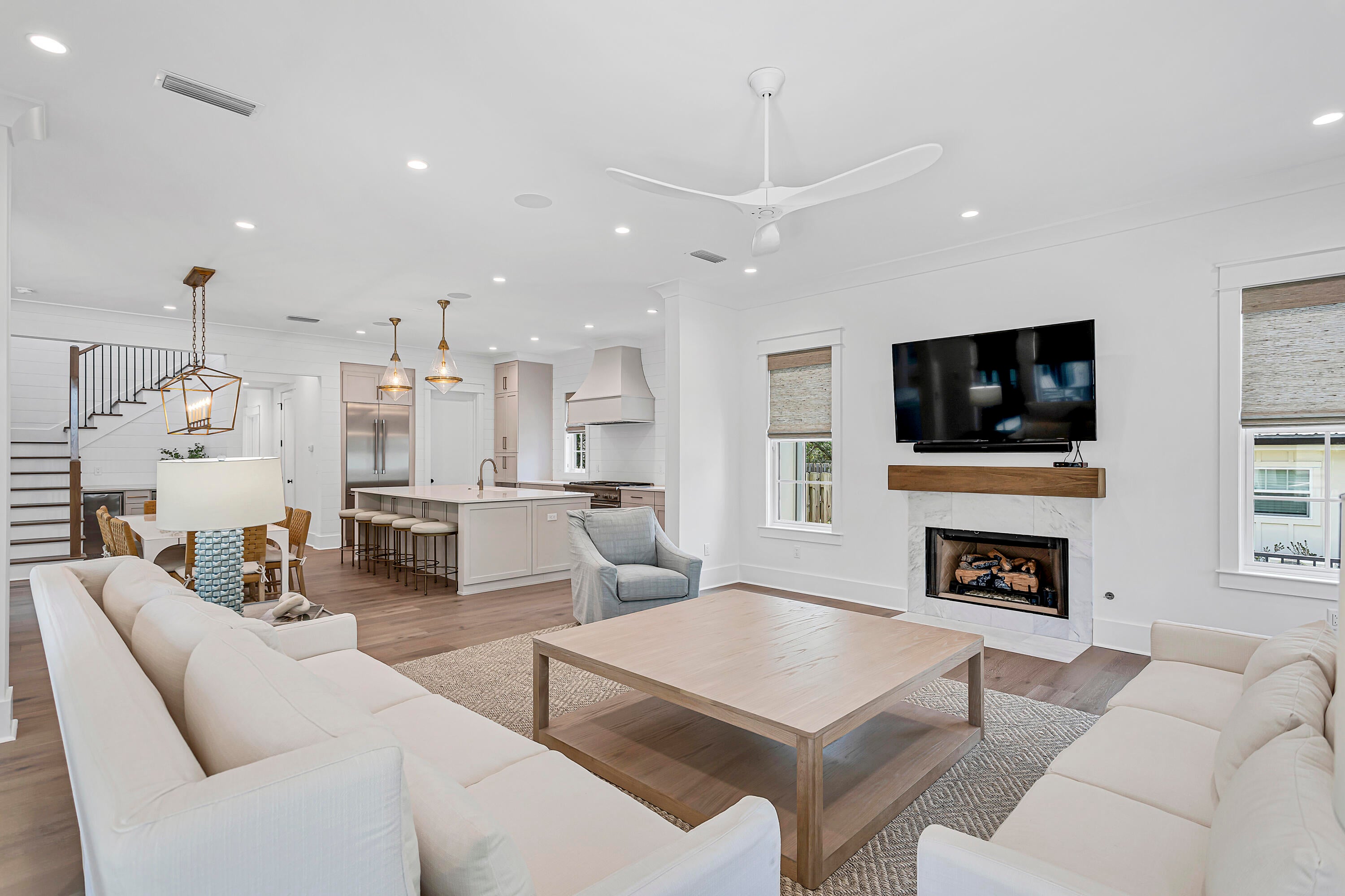 EASTERN LAKES - Residential