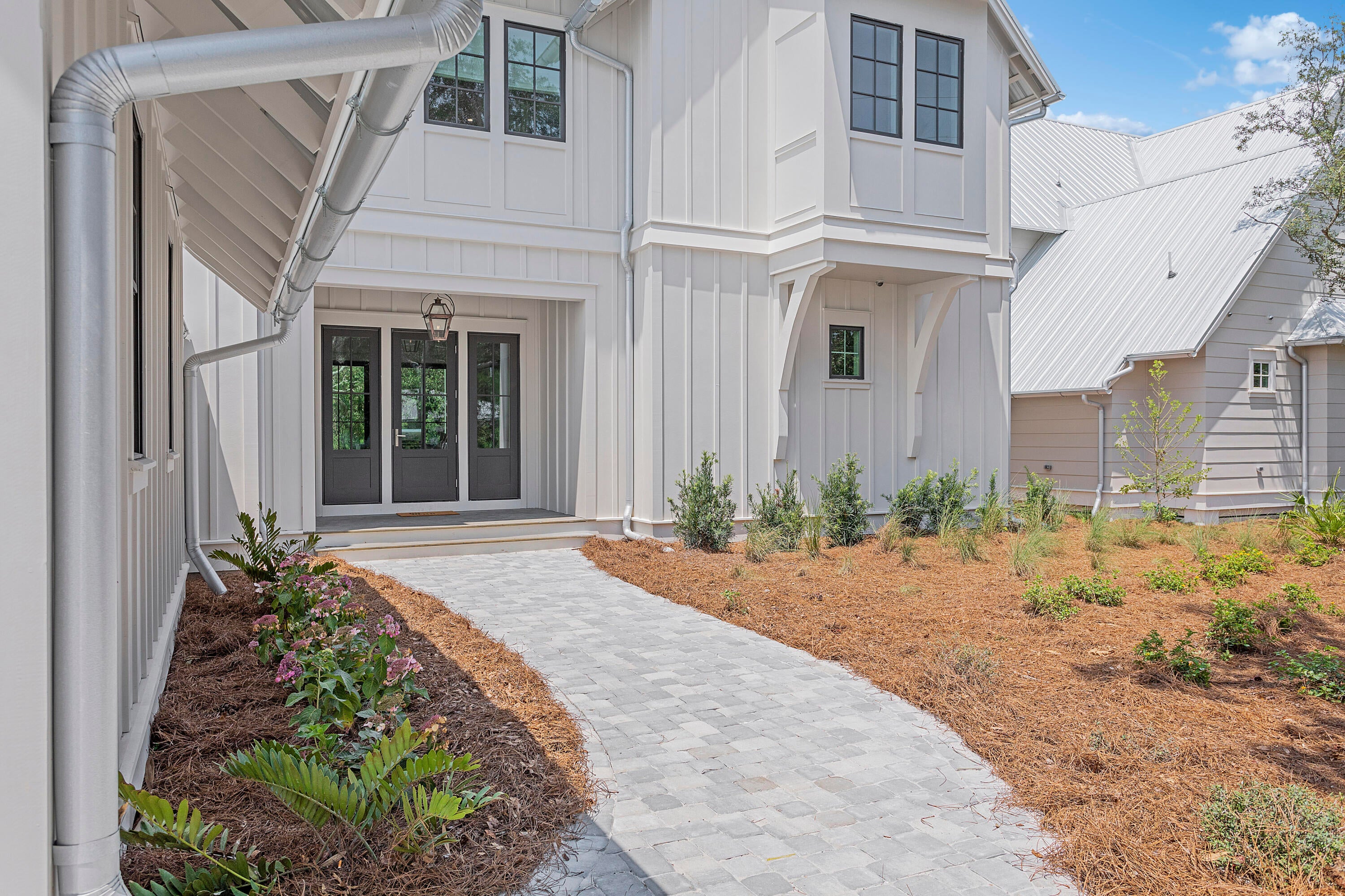 EASTERN LAKES - Residential