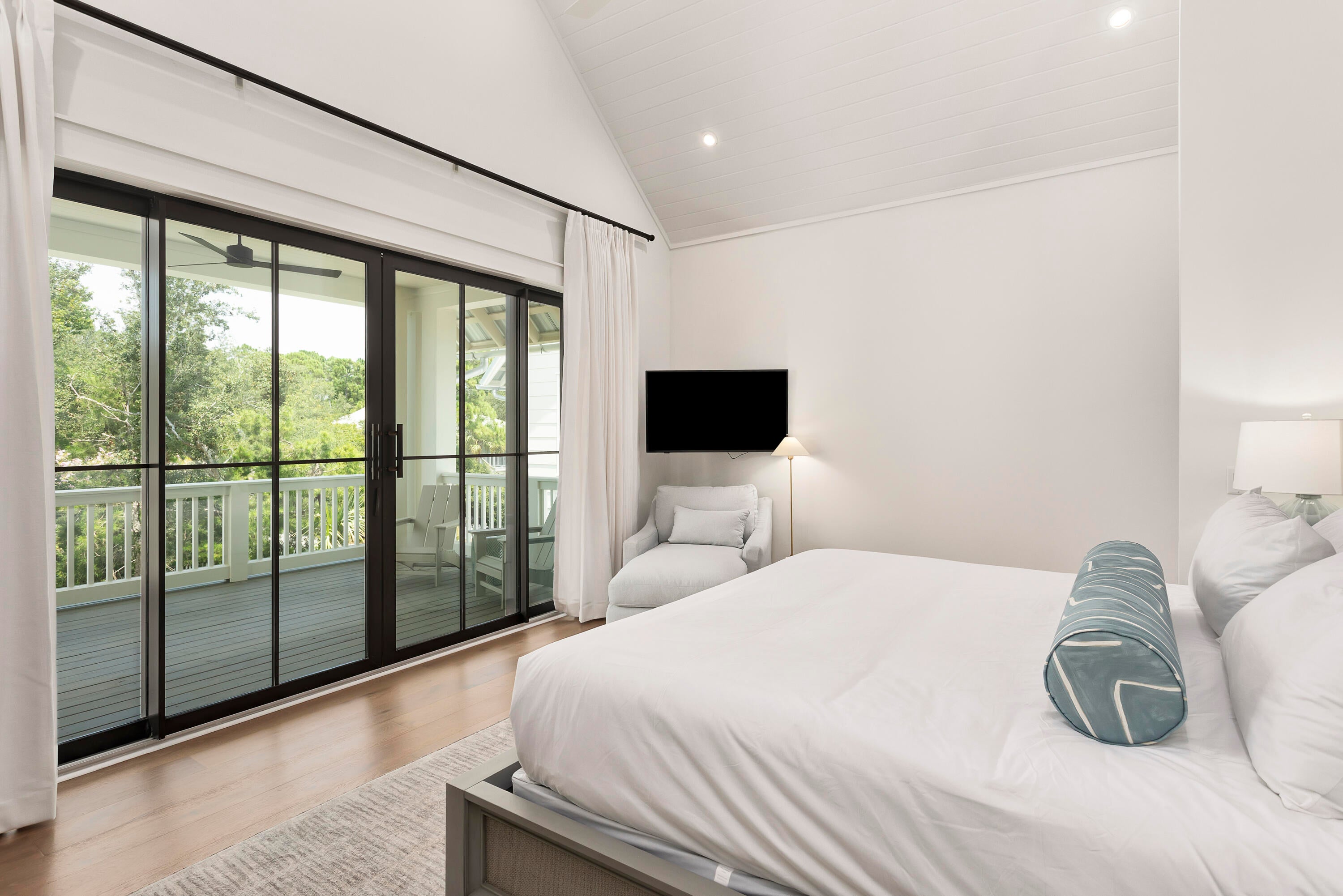 EASTERN LAKES - Residential