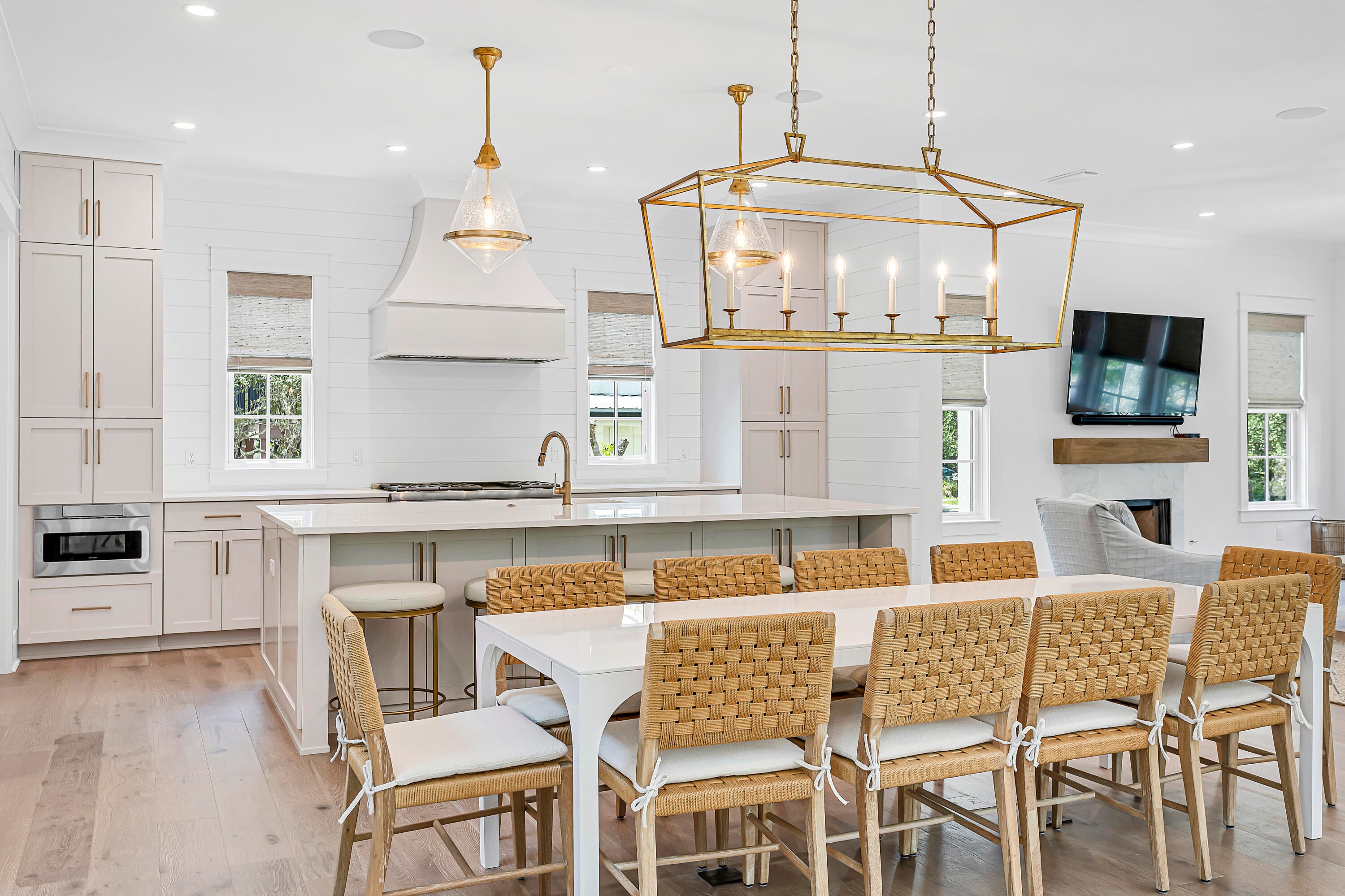EASTERN LAKES - Residential