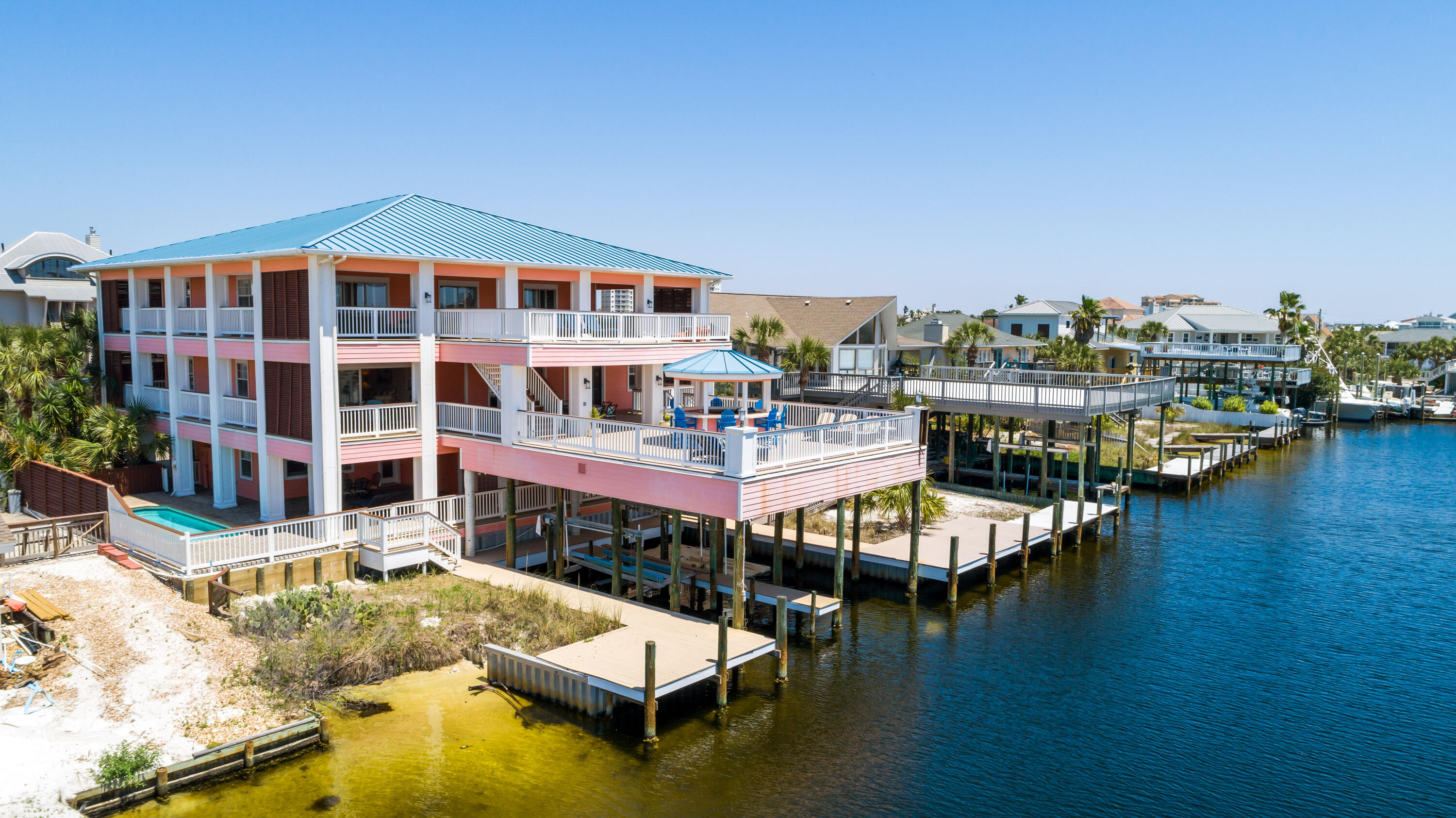 HOLIDAY ISLE - Residential