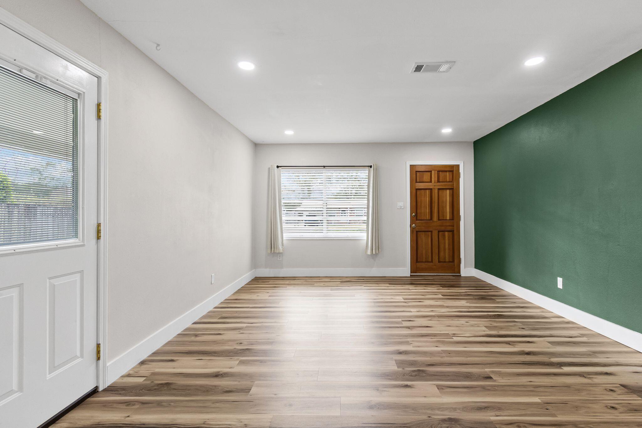 GARNIERS BEACH 7TH - Residential