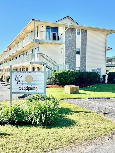 AVAILABLE= 6/30. Sec Dep = $1,495, can be broken up in 2 monthly installments, if qualified. HOA FEES/YARD MAINTENANCE INCLD. IN THE RENT. No pets allowed (per the HOA) & no smoking inside please. PRIME LOCATION! Super close to EVERYTHING- shopping, restaurants, bars, golf & so much more! This 1 bedroom/1 bath condo is also just 3 blocks from the BEACH! Newer carpet, paint, fixtures, appliances, & HVAC unit - about 8 y/o. All appliances stay including microwave, washer & dryer. Bedroom has 2 closets. All electric! Complex has beautiful landscaping with palm trees & a nice large pool, club house & picnic area. Call to make this you home sweet home today before someone else does!