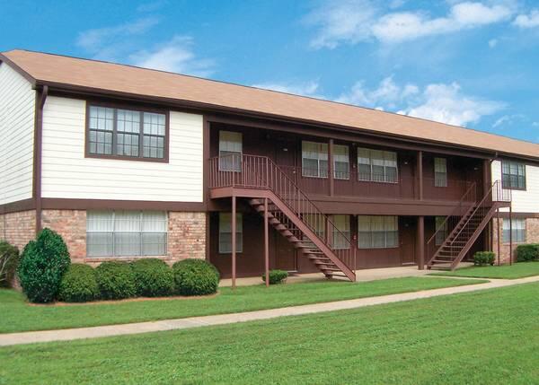 Fresh and cozy 1 bedroom at Stratford Place Apartments! Includes washer/dryer hookups and a dishwasher. Laundry facility onsite! Clean, affordable and move-in ready. Fast approvals and 2nd chance friendly!