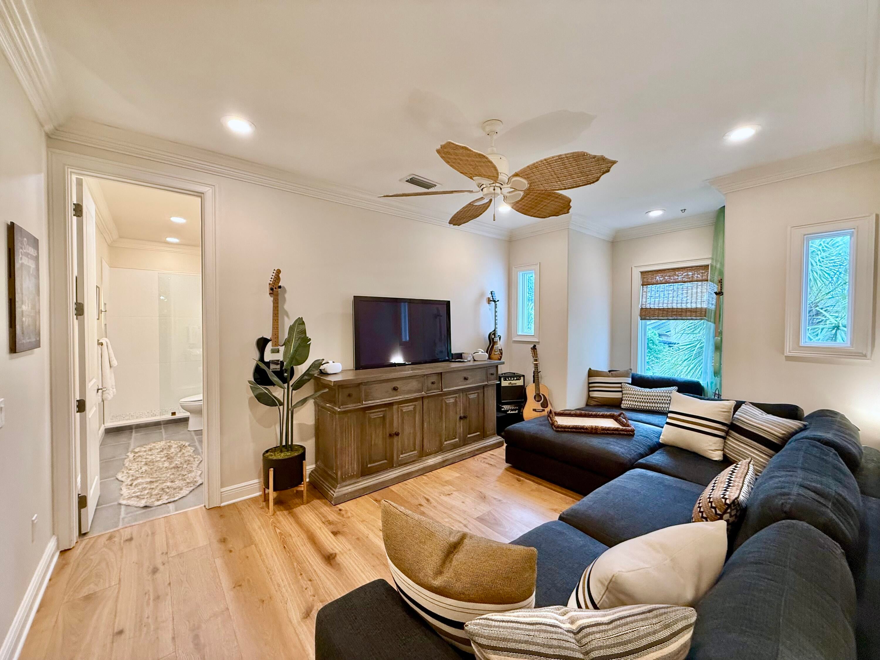BURNT PINE - Residential