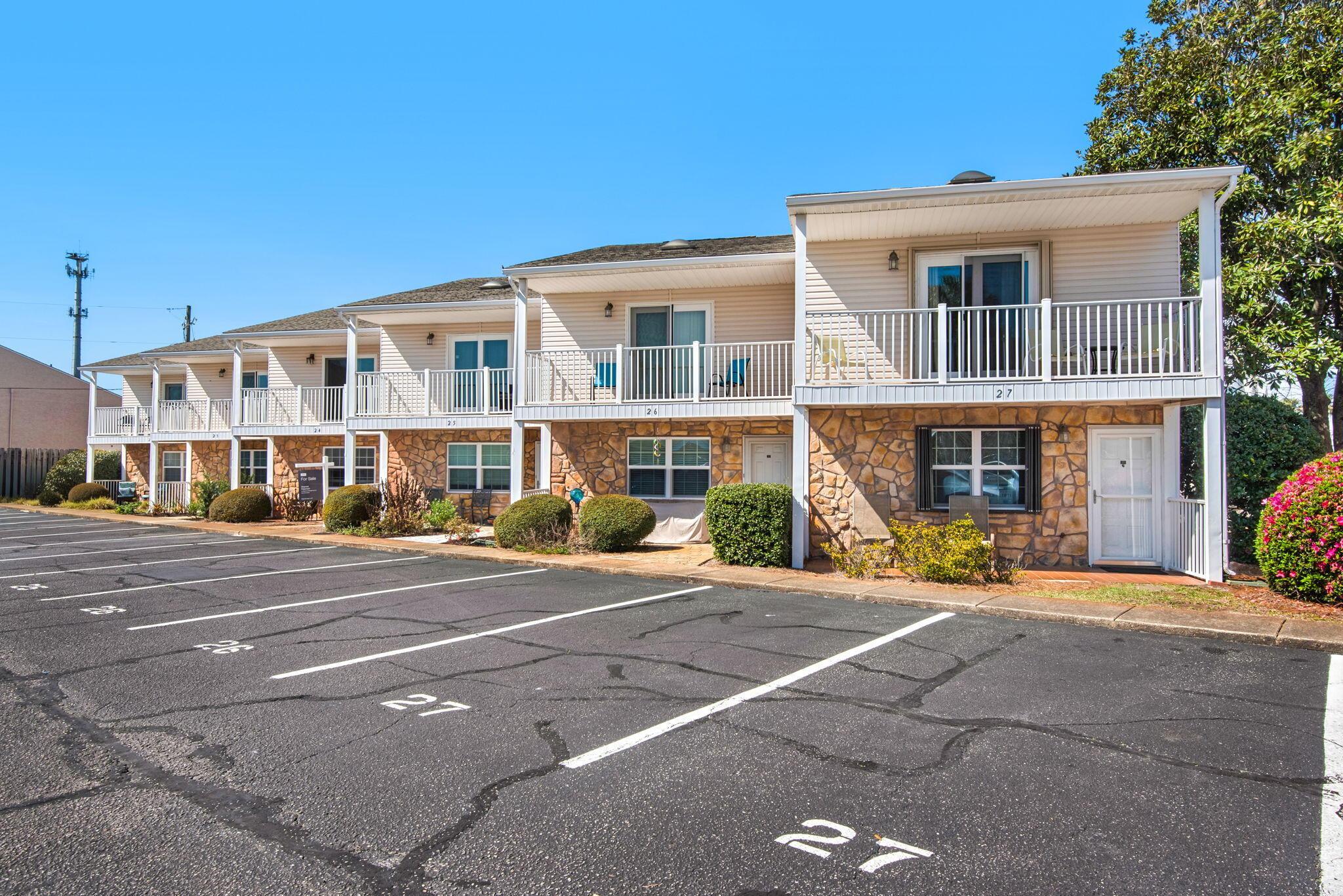 WOODLAND SHORES T/H PH 3 - Residential
