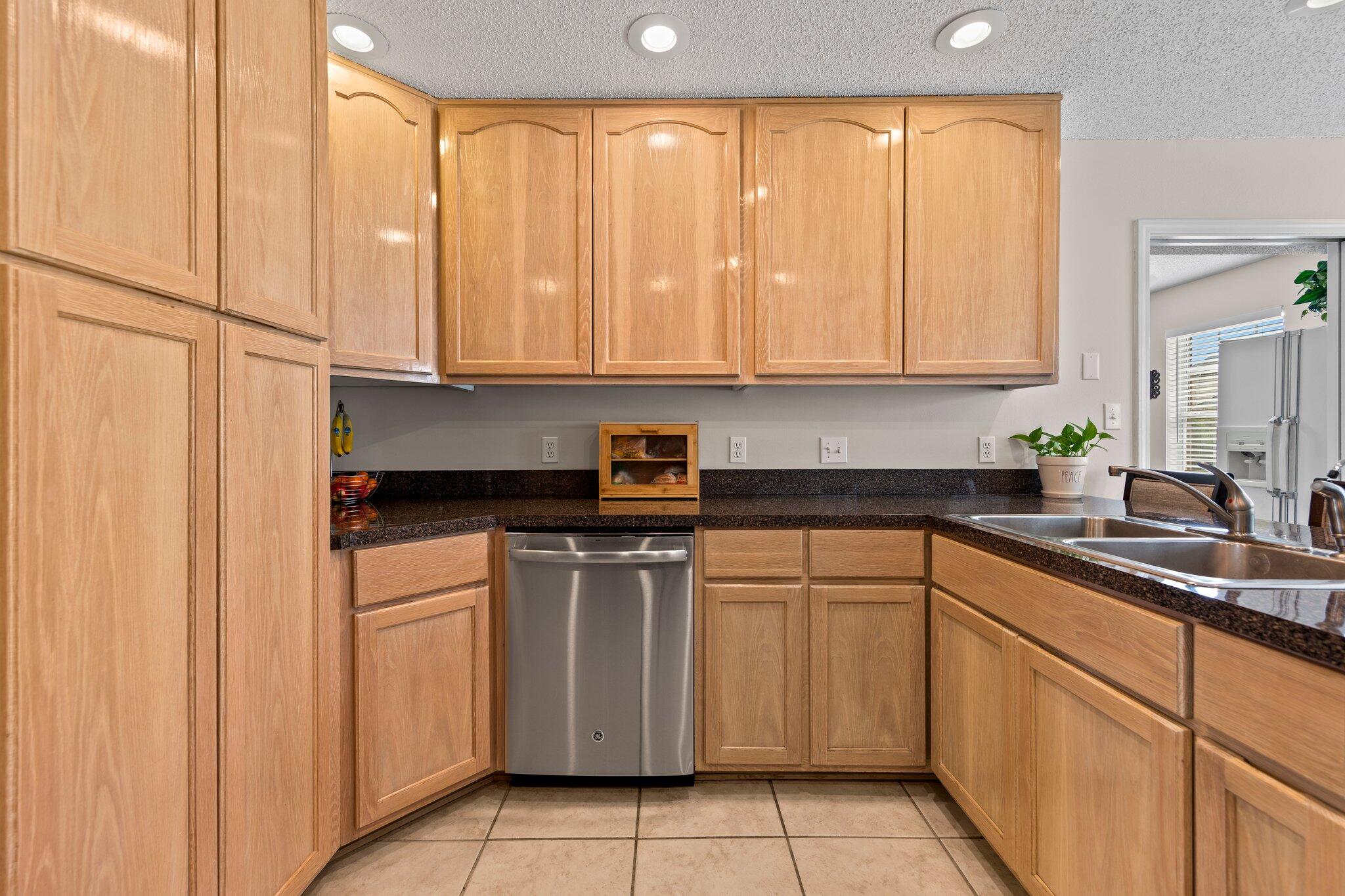 ELLIOTTS POINT 11TH ADDN - Residential