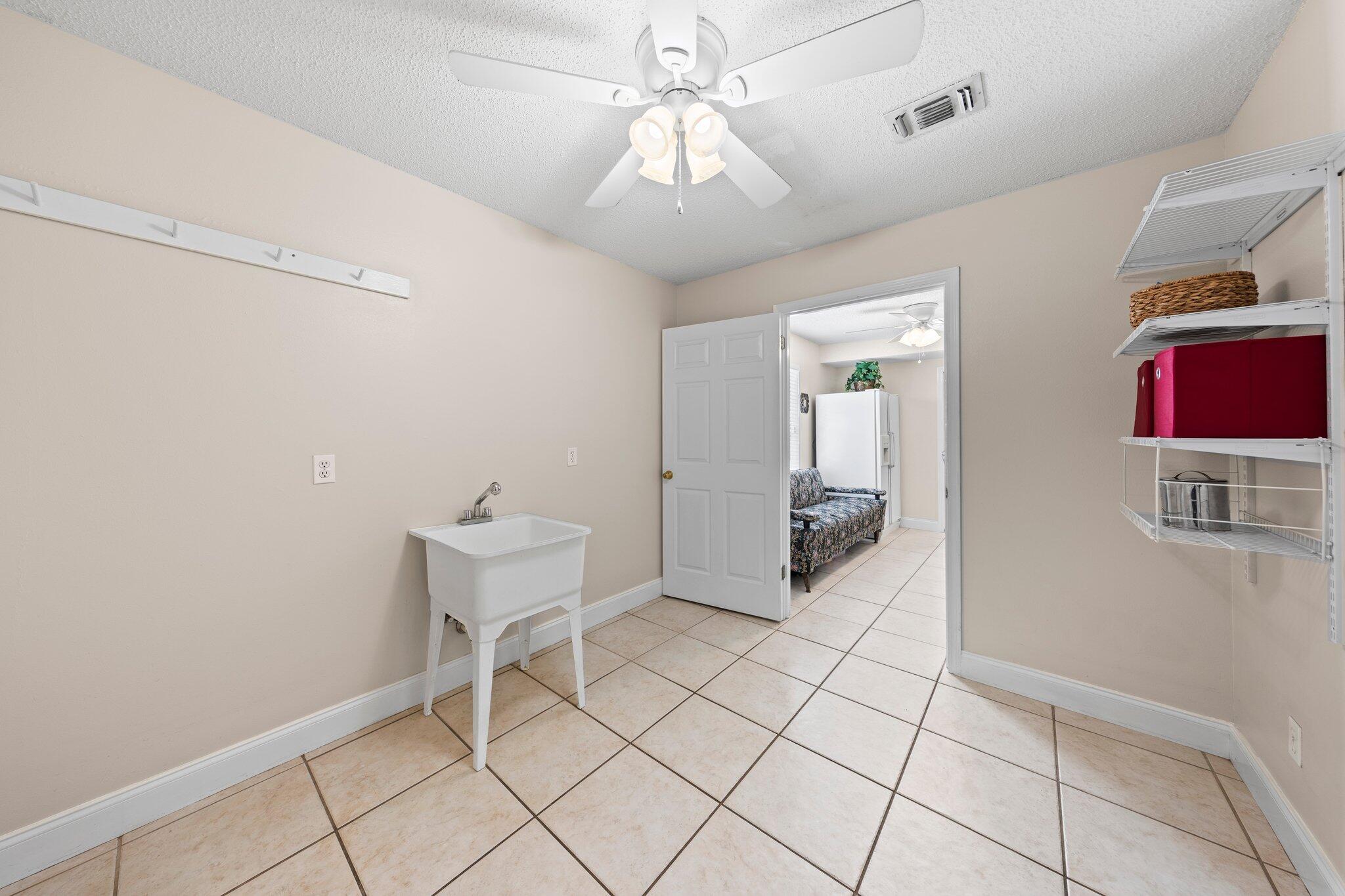 ELLIOTTS POINT 11TH ADDN - Residential