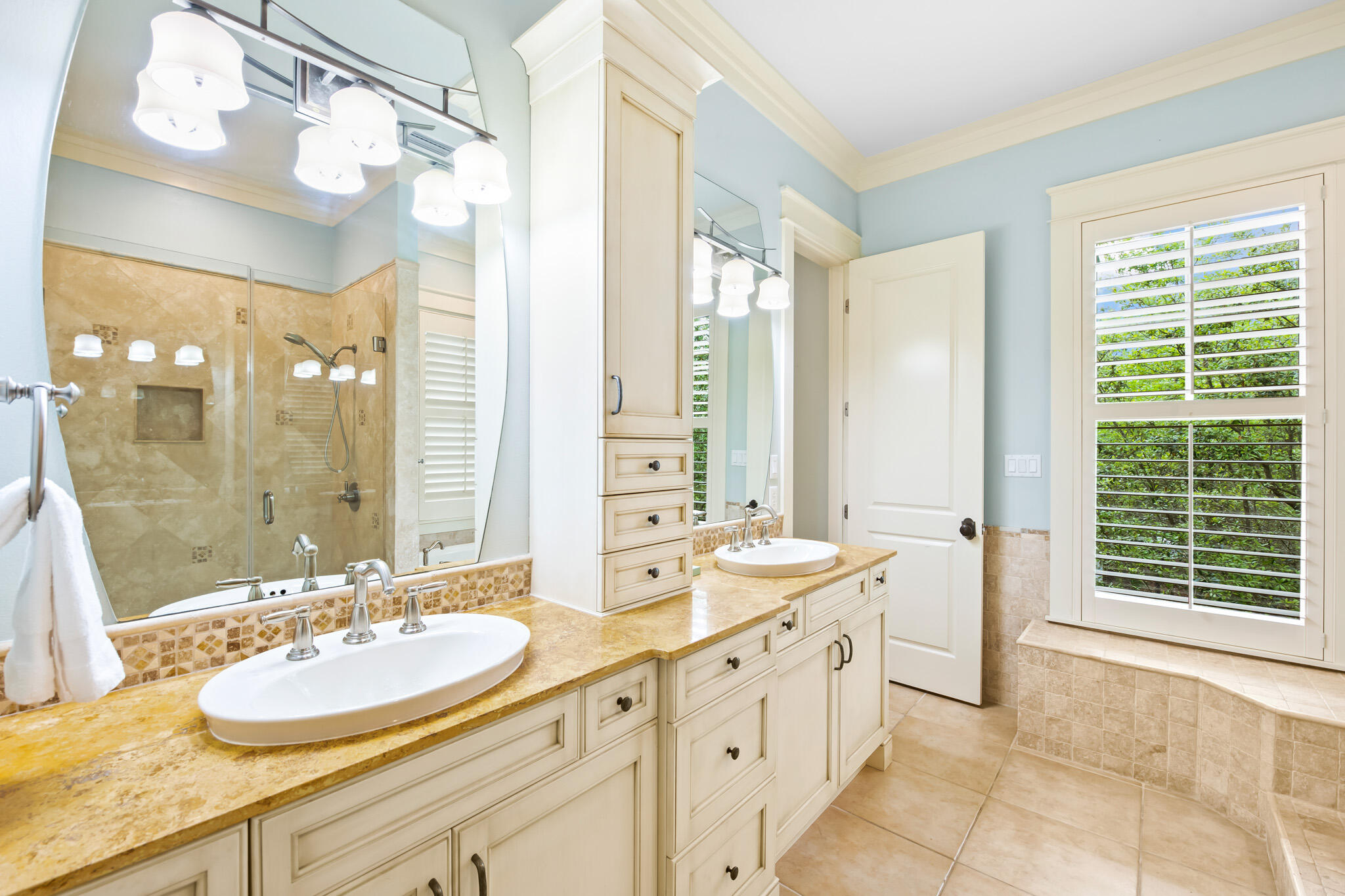 PINECREST - Residential