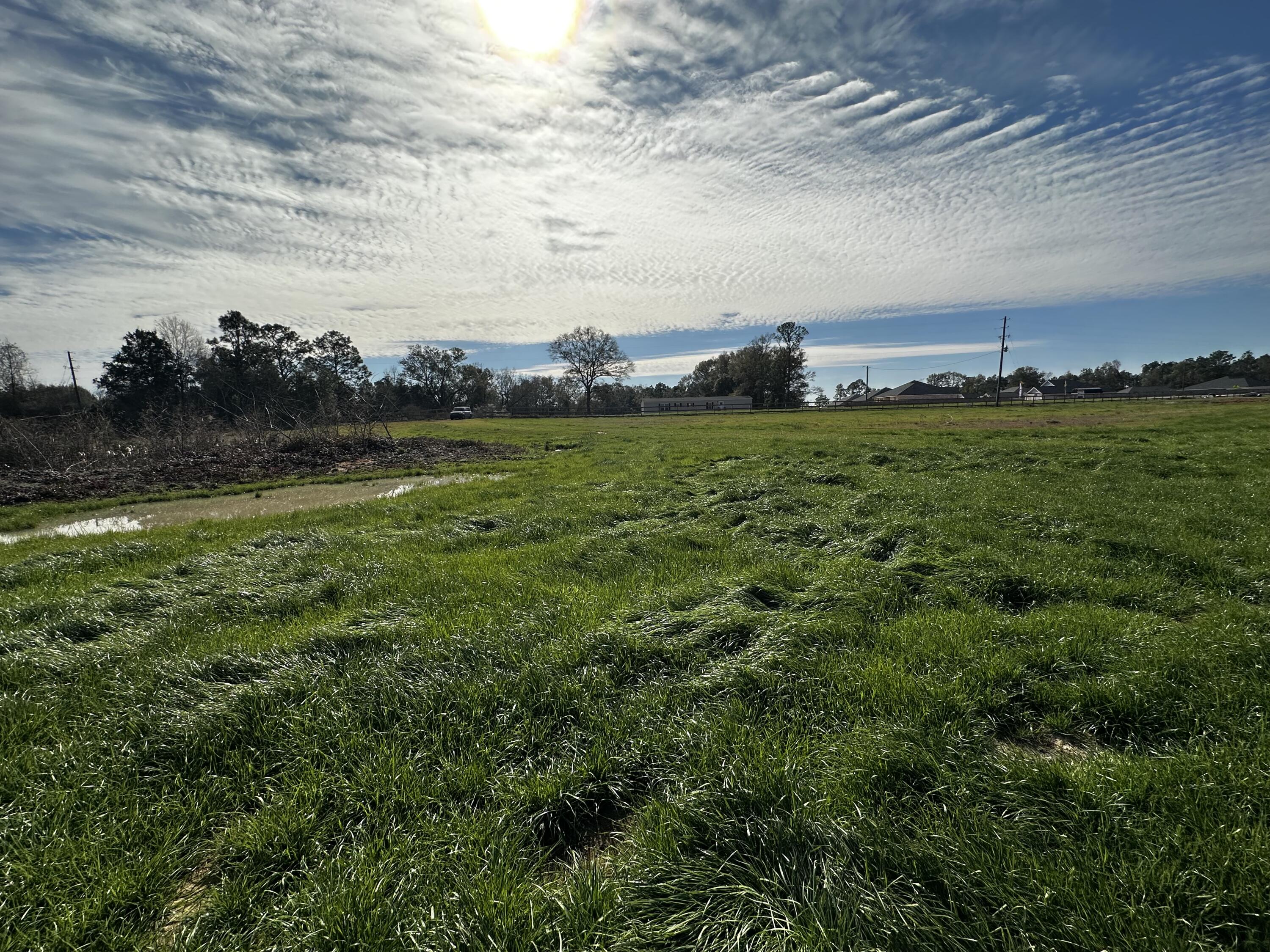 NO RECORDED SUBDIVISION - Land