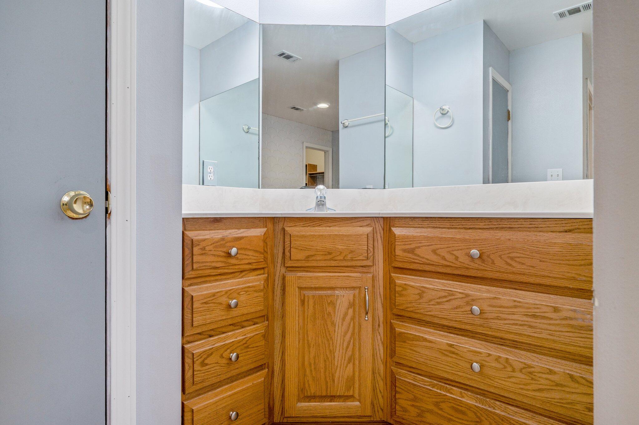 EDGEWOOD - Residential Lease