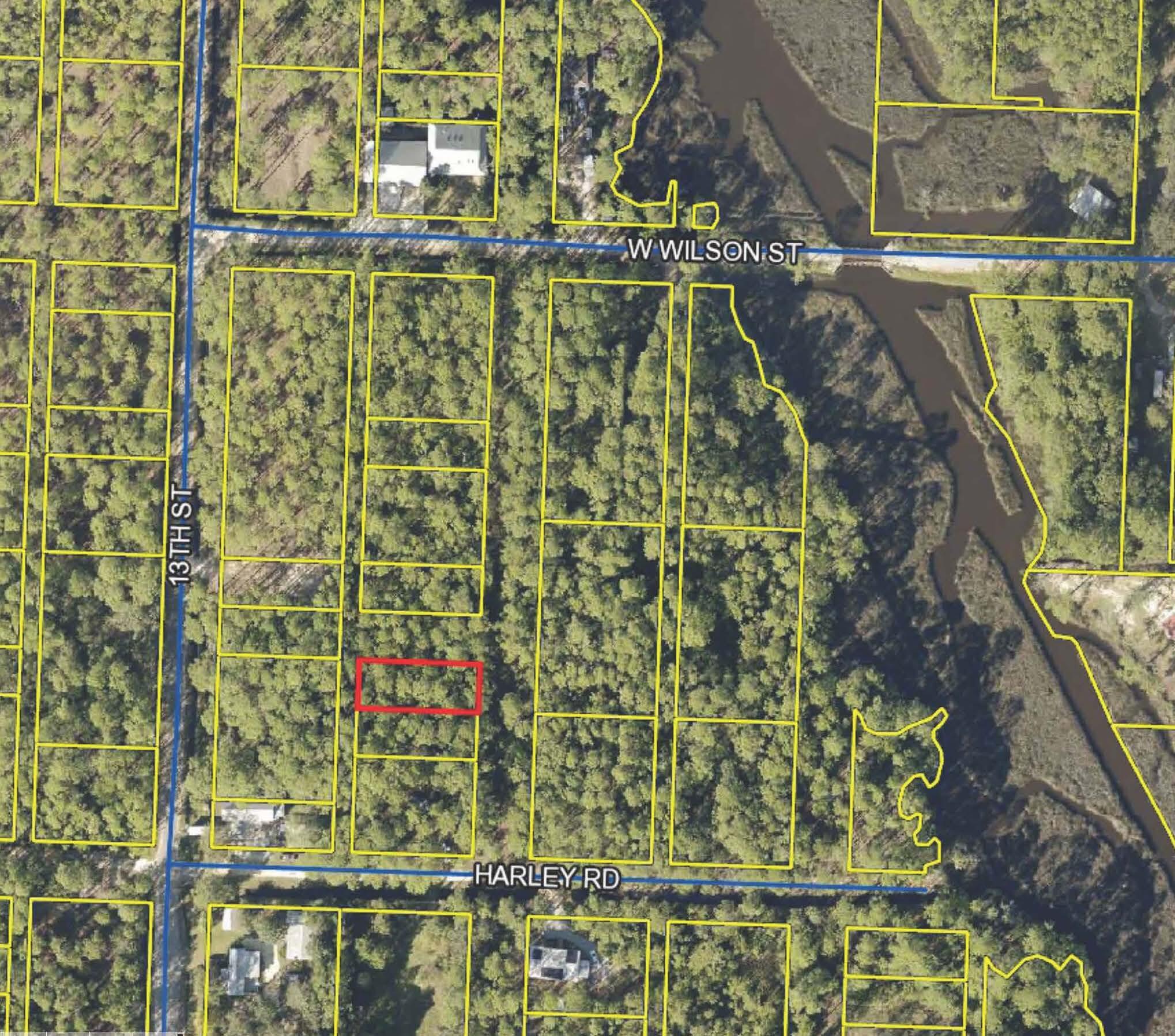 Beautiful wooded lot in Santa Rosa Beach.  Conveniently located to parks, boat launch, shopping, golf courses, beaches and much more.