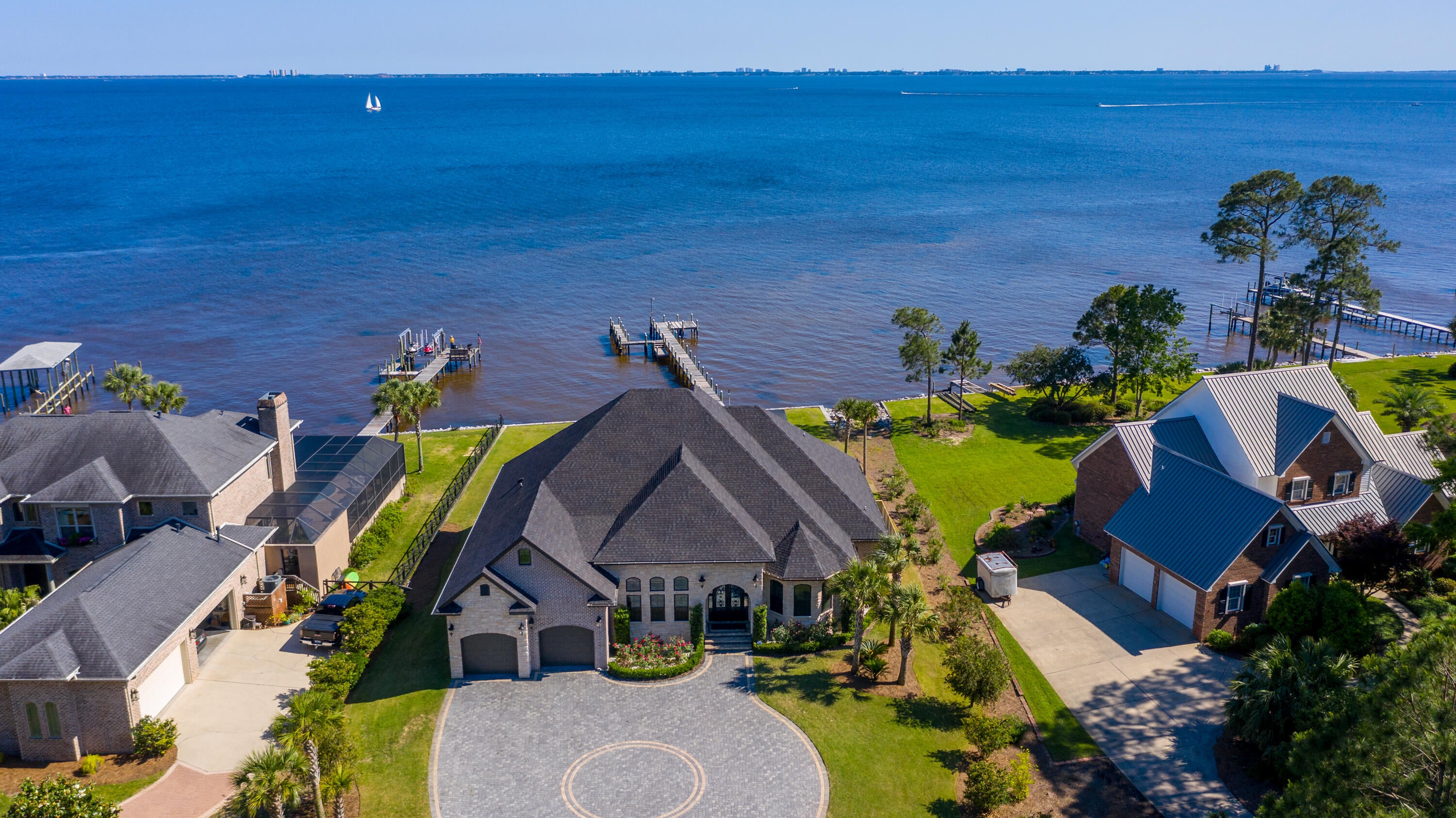 DANA & DOLPHIN POINT - Residential