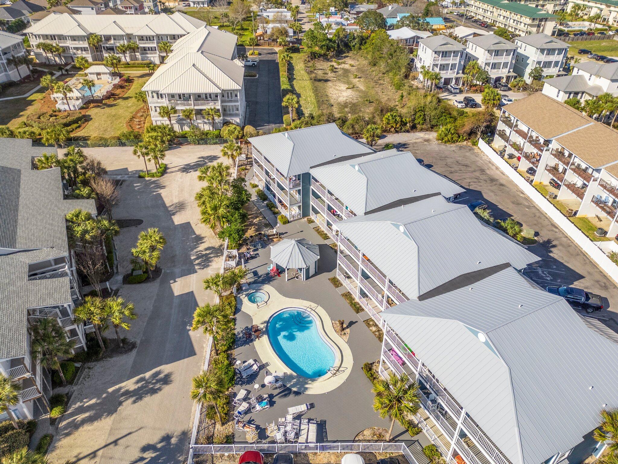 SUMMER BREEZE CONDO - Residential