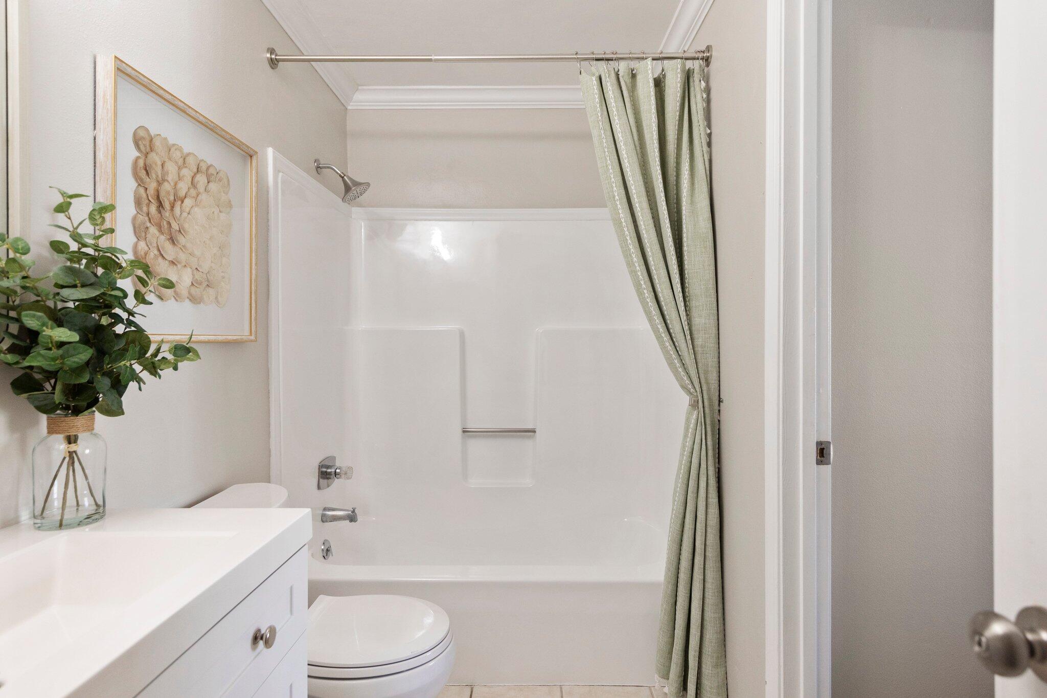 SUMMER BREEZE CONDO - Residential