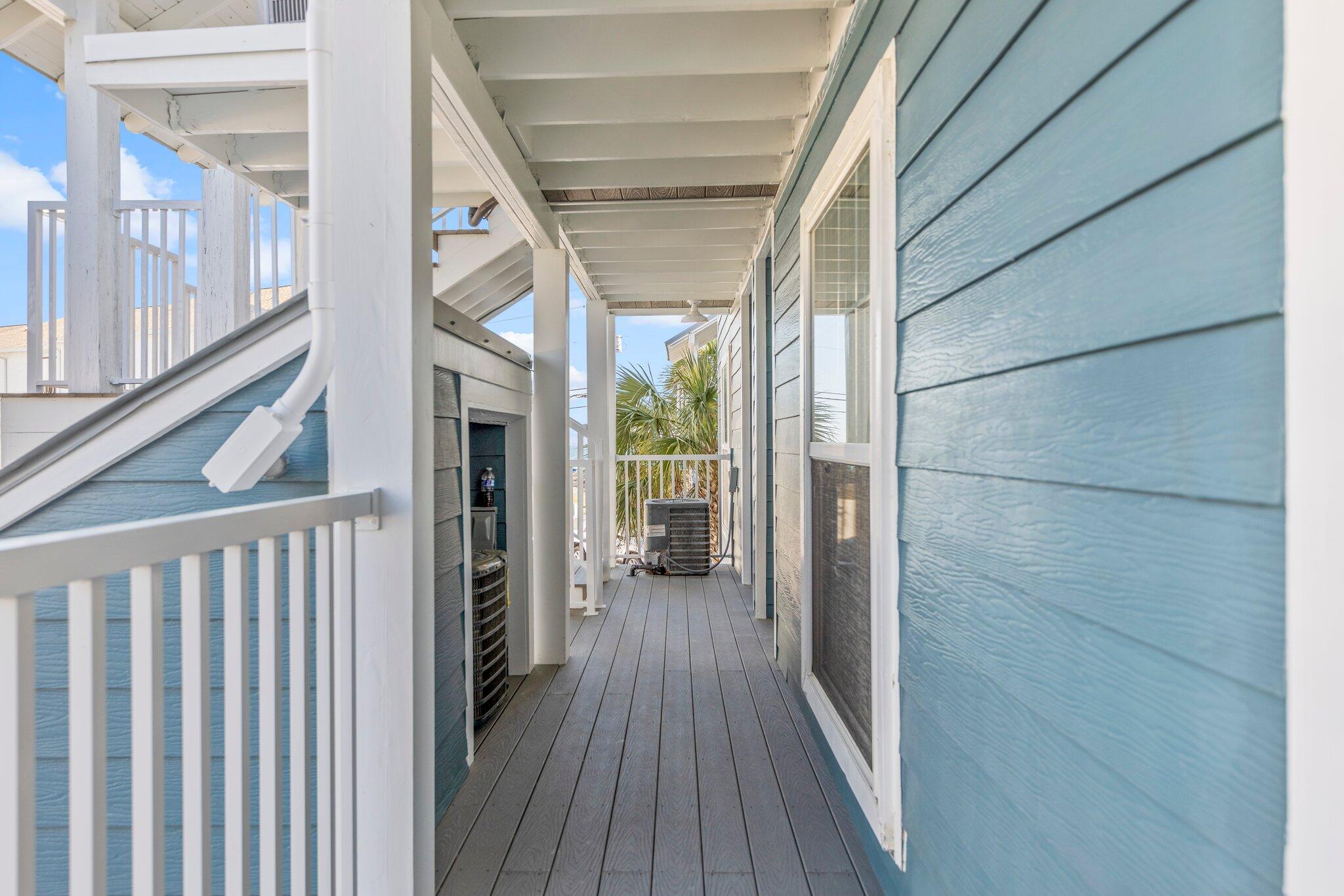 SUMMER BREEZE CONDO - Residential