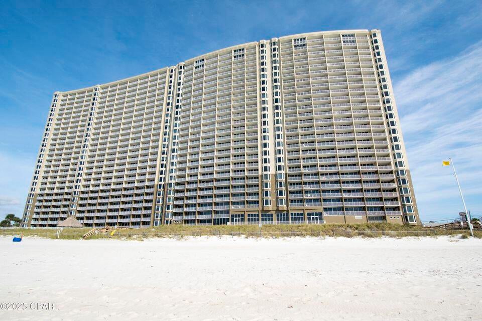 EMERALD BEACH PH 1 - Residential