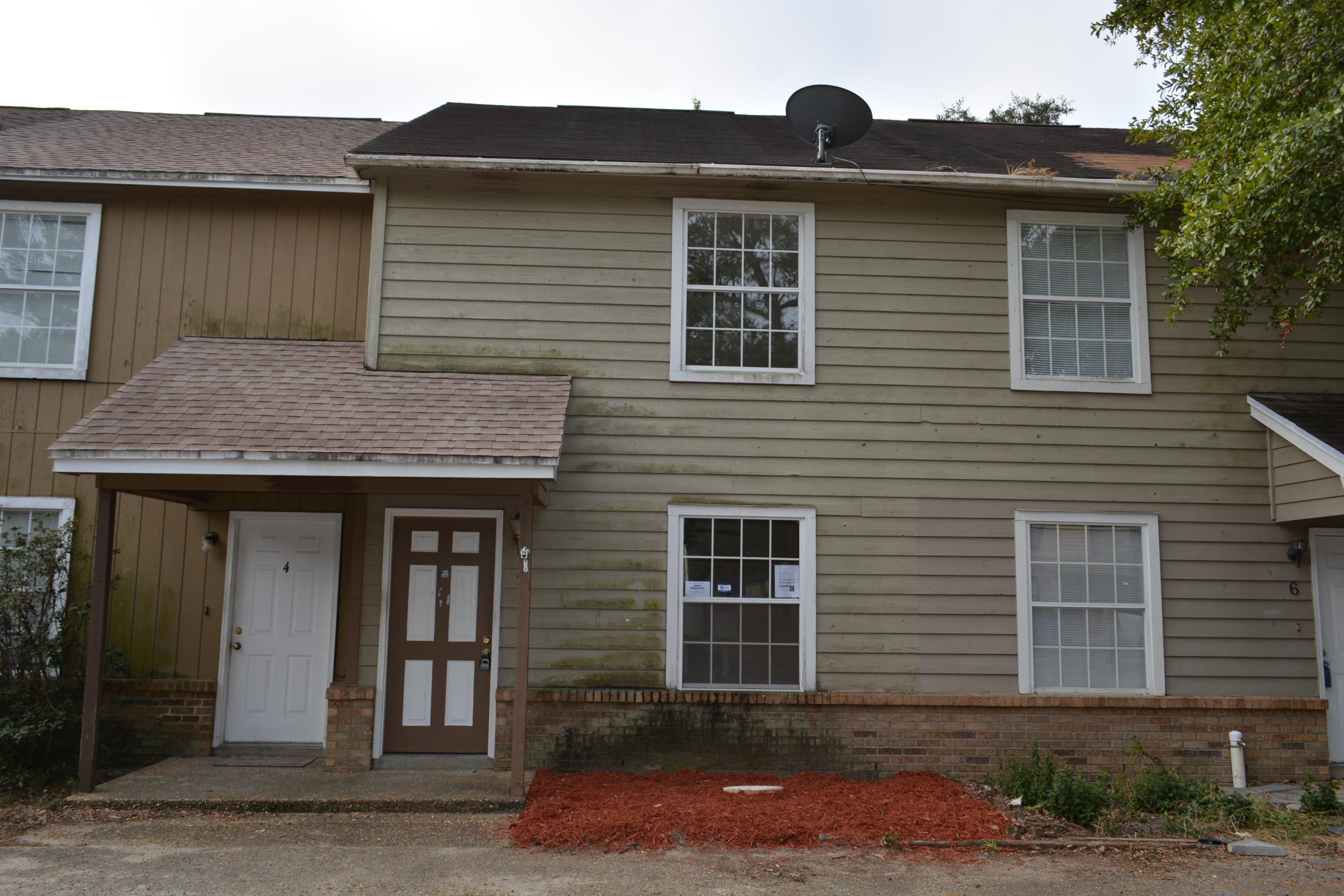 This townhome is located in the heart of Fort Walton Beach off of Mary Esther Blvd and is walking distance to home improvement stores, restaurants, shopping, the mall and more. This 2 bedroom 2 story townhome has full bath upstairs and 1/2 bath down stairs. Home has indoor laundry and a small screened porch out back. Small Privacy Fenced backyard. Call for more details.